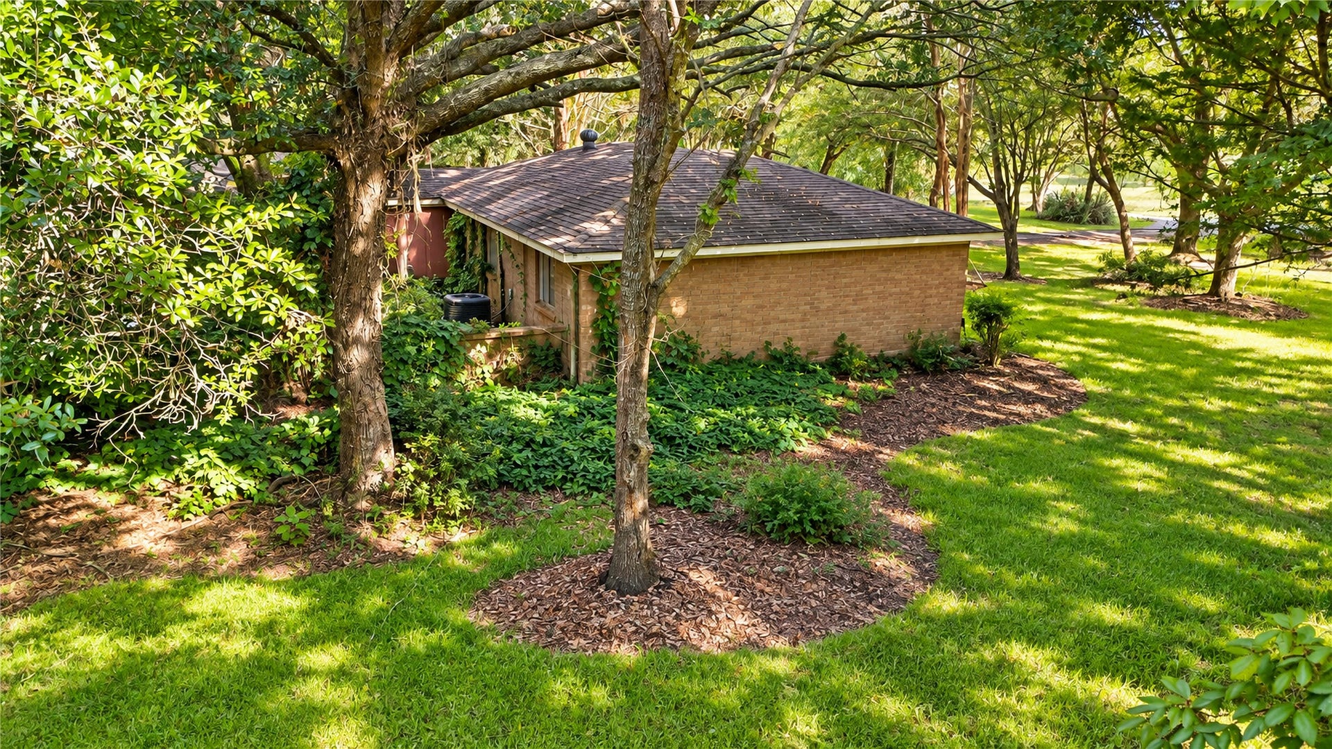 13502 30th Street, Santa Fe, TX 77510 Side of the house