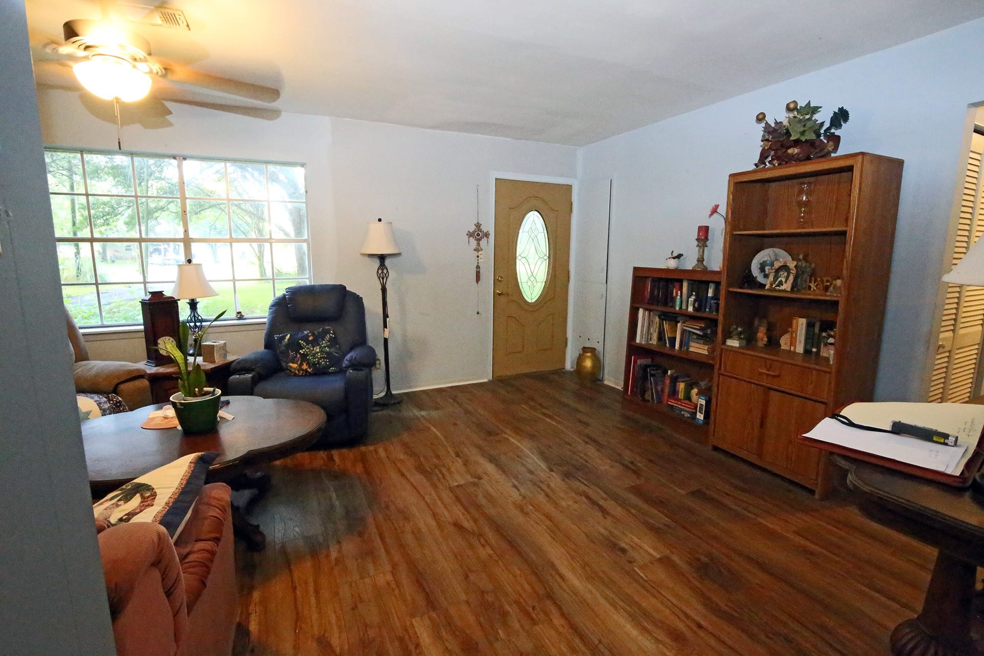 13502 30th Street, Santa Fe, TX 77510 Living room and front door