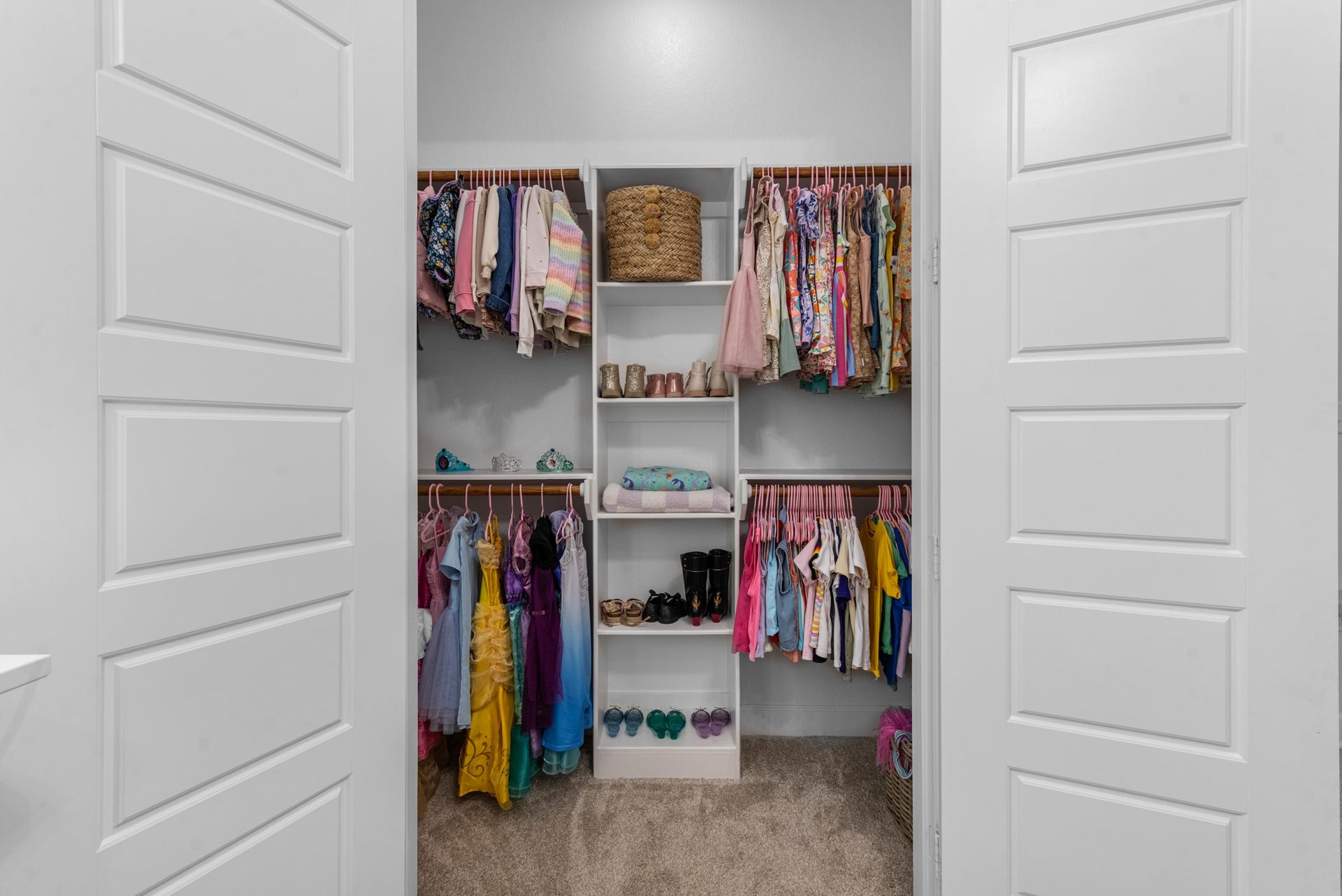22694 Brook Forest Road, New Caney, TX 77357 Another look at the custom closet storageorganization is built right in!