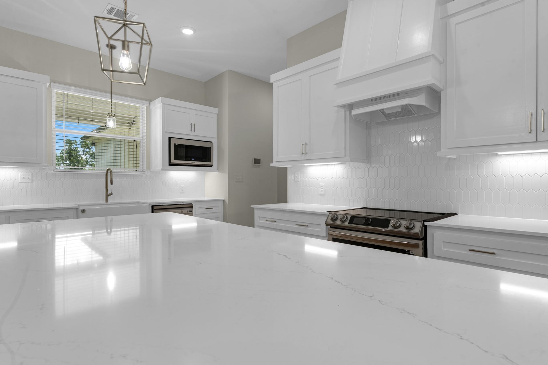 22694 Brook Forest Road, New Caney, TX 77357 Bright, clean finishes create a kitchen that feels both timeless and nearly new.