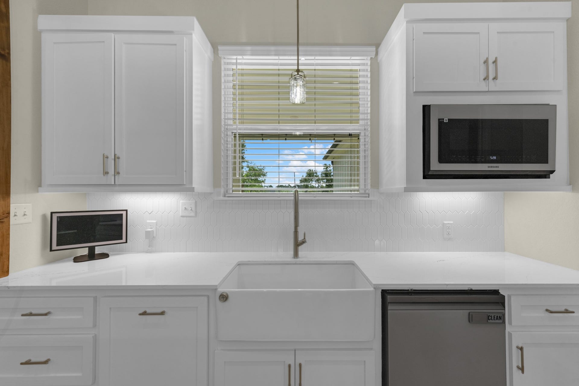 22694 Brook Forest Road, New Caney, TX 77357 Samsung Bespoke appliances complement the sleek cabinetryrefrigerator INCLUDED!
