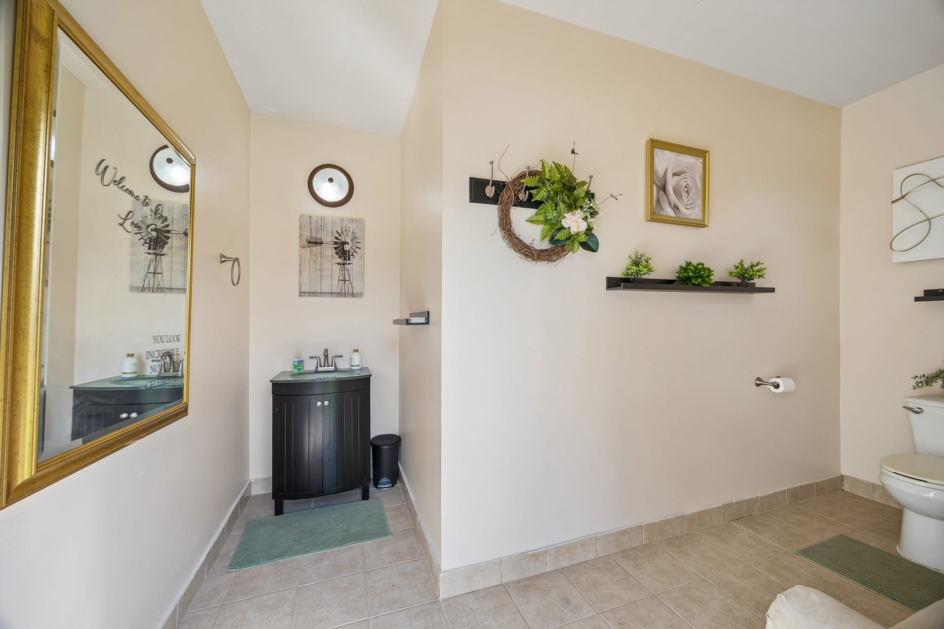 1319 Brazoswood Place, Richmond, TX 77406 Spacious outdoor pool bath
