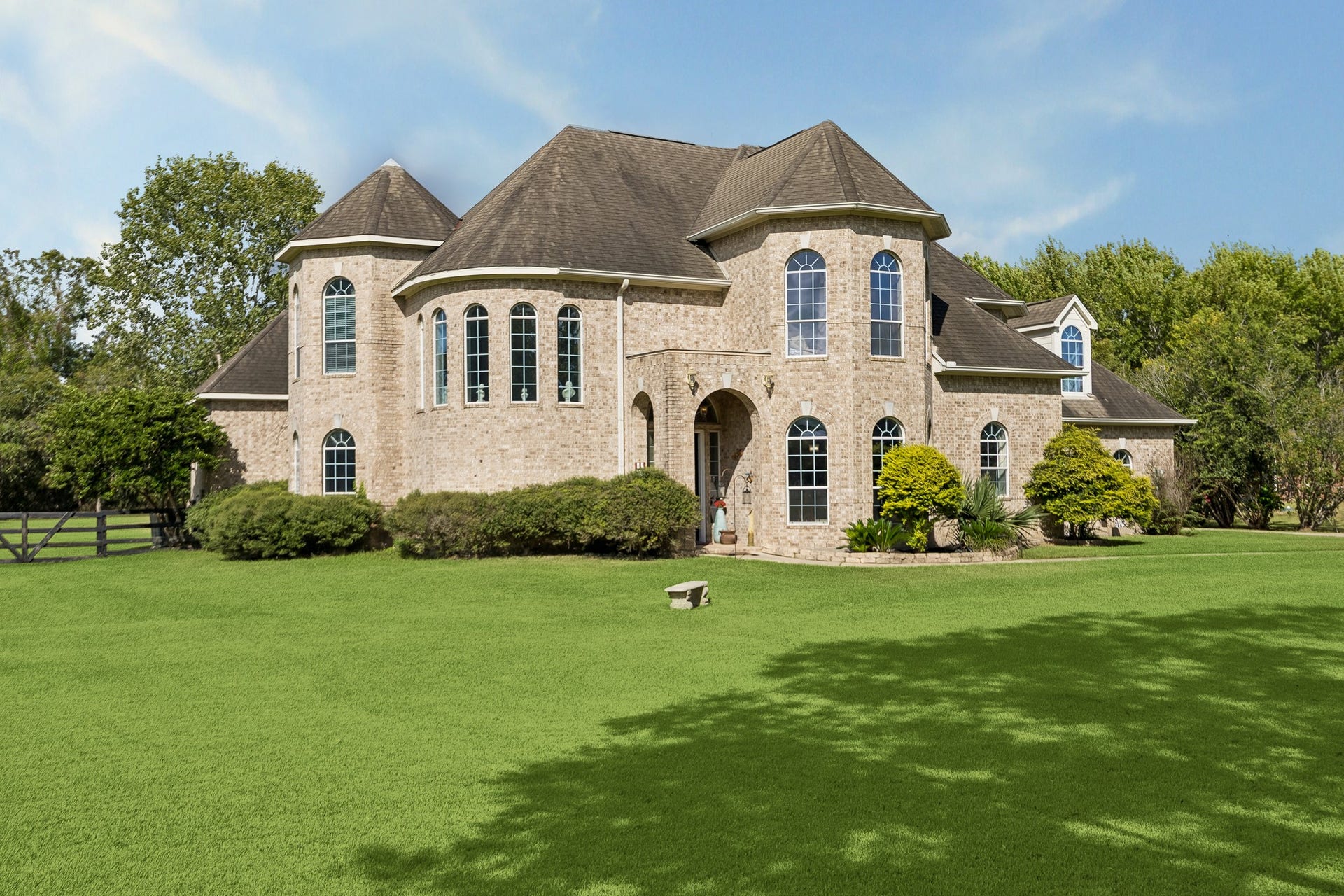 1319 Brazoswood Place, Richmond, TX 77406 A stately brick estate makes a striking impression with distinctive architectural details, manicured landscaping, and expansive fenced grounds. Don't miss your chance to own in the SOUGHT AFTER Estates of Brazoswood!