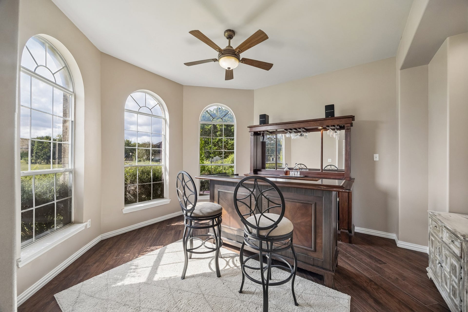 1319 Brazoswood Place, Richmond, TX 77406 Natural lighting galore in this 13 X 13 private office space. Notice the engineered wood flooring, ceiling fan and wall of windows.