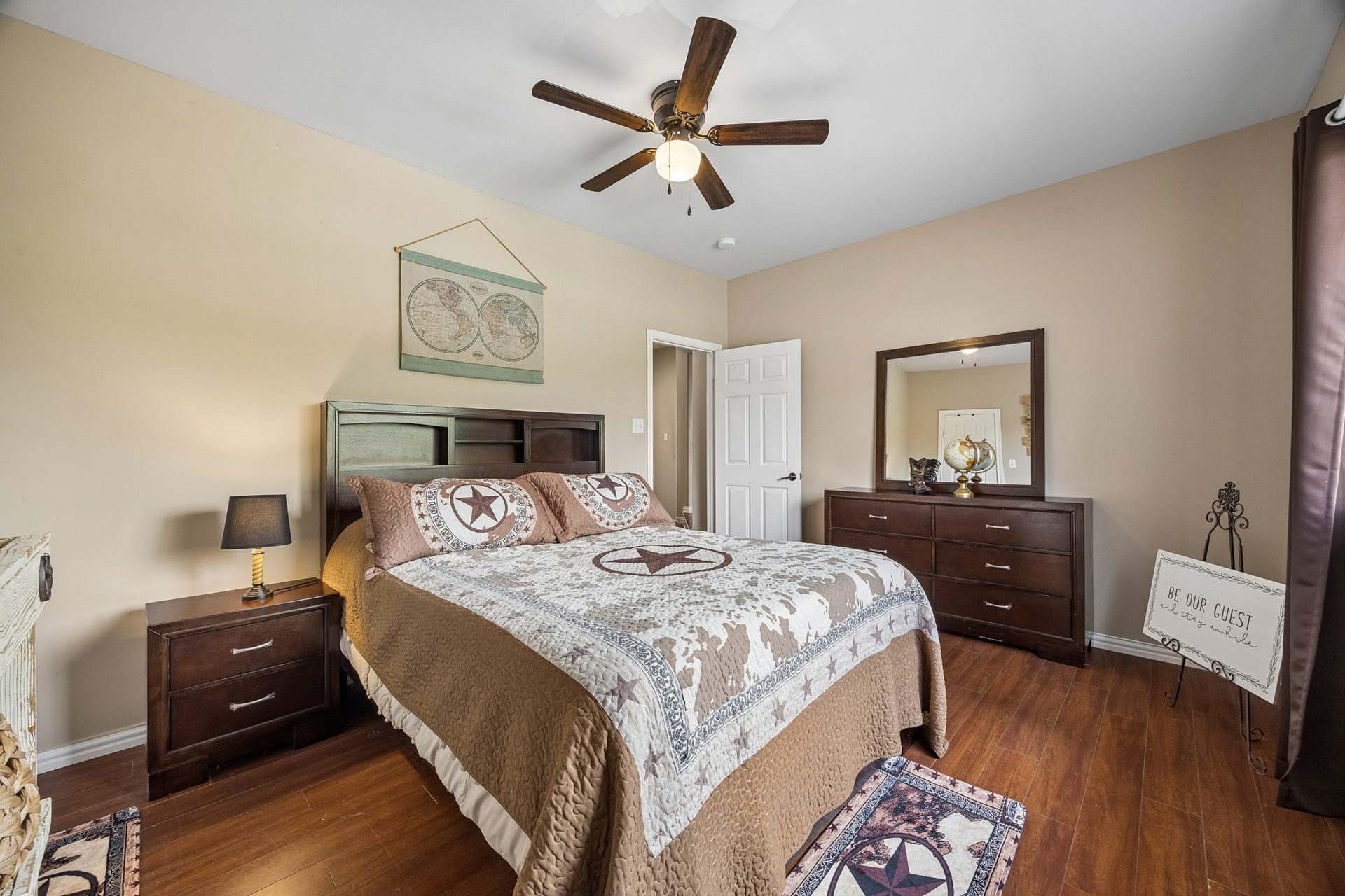 1319 Brazoswood Place, Richmond, TX 77406 Gorgeous guest suite with continuous hardwoods and ceiling fan.