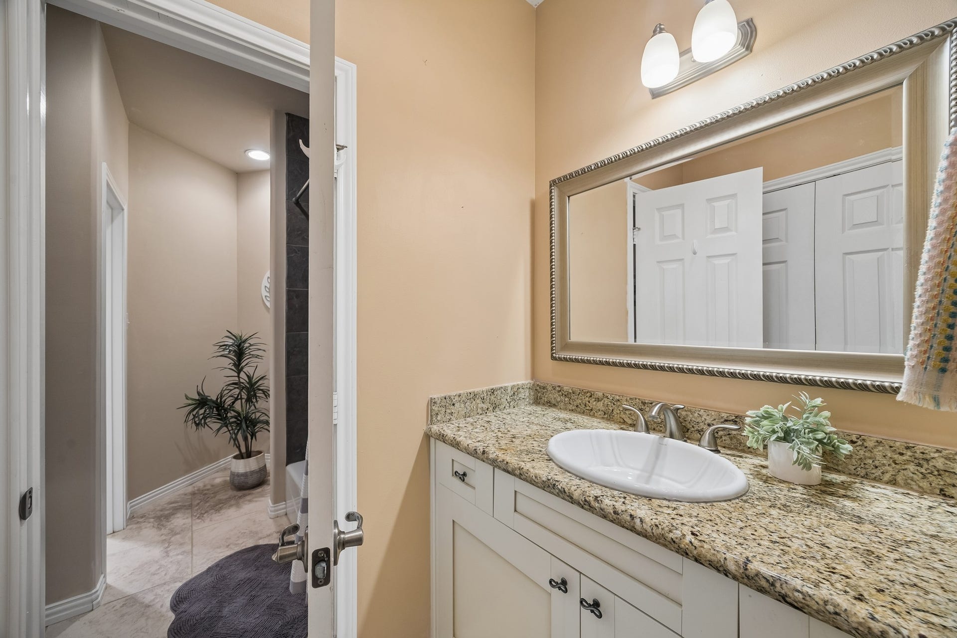 1319 Brazoswood Place, Richmond, TX 77406 Secondary bathroom