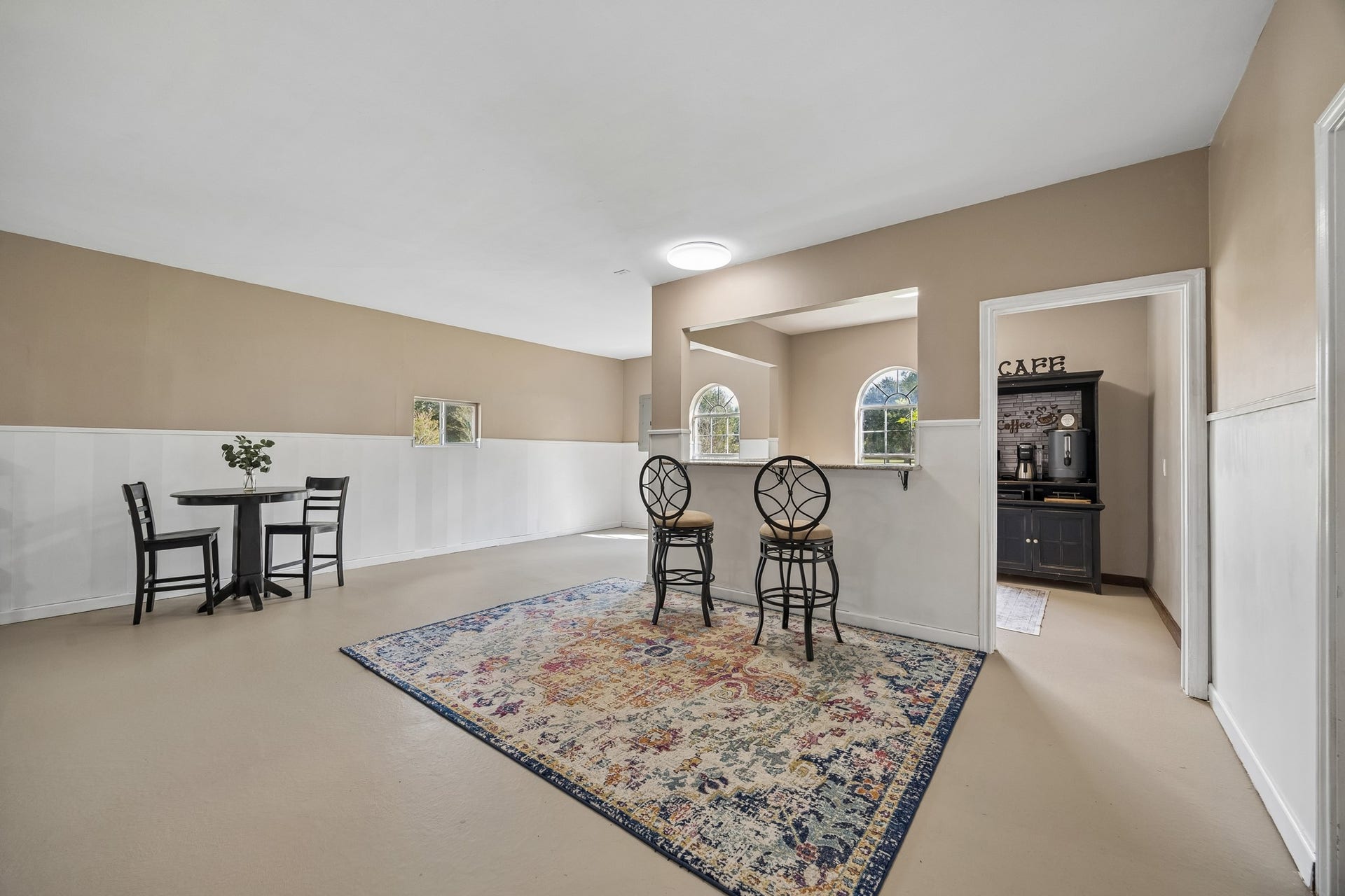 1319 Brazoswood Place, Richmond, TX 77406 Designed for easy entertaining, this spacious gathering area features a serving bar with a convenient pass-through, ideal for catered parties. A separate prep area provides a dedicated space for catering staff.
