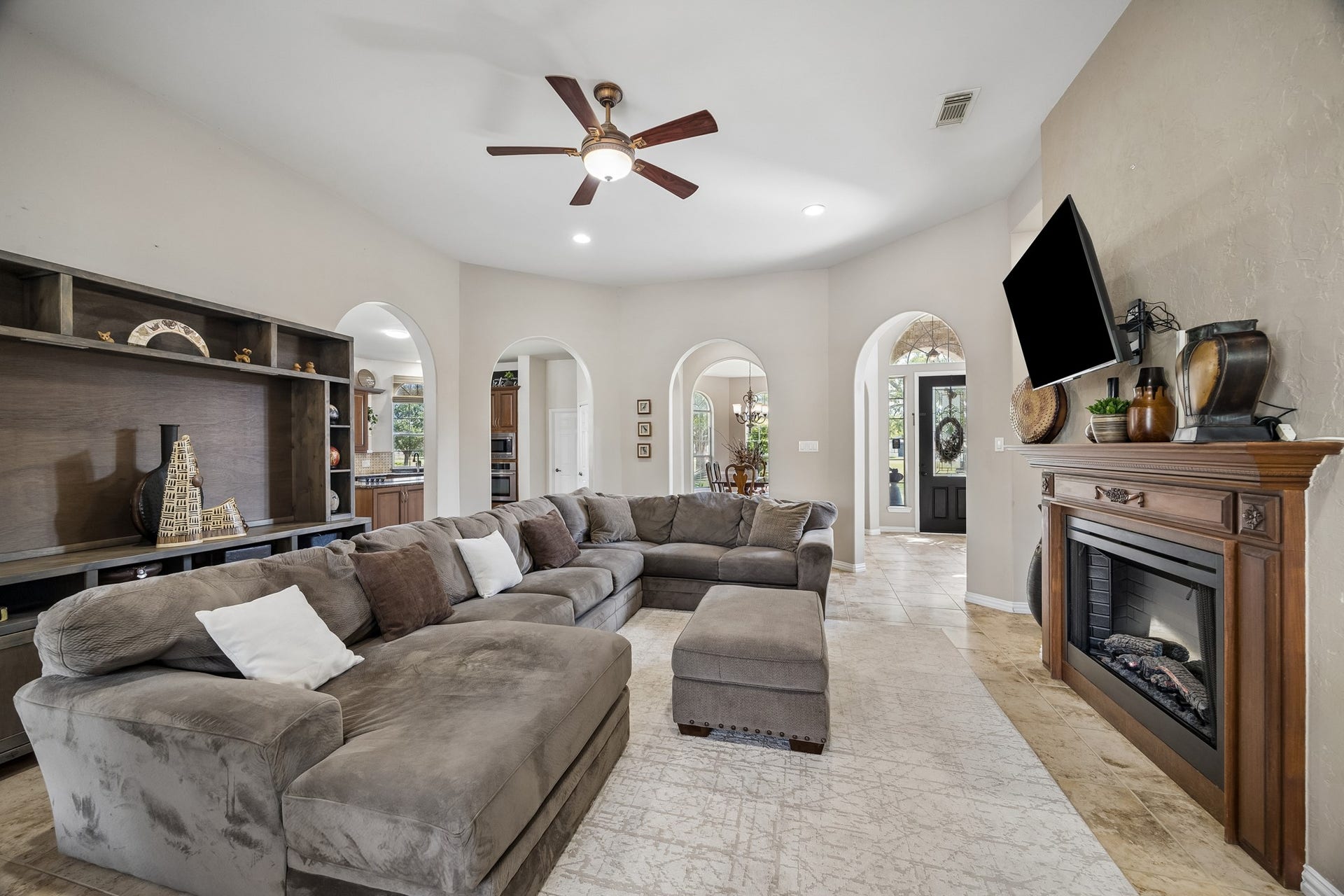 1319 Brazoswood Place, Richmond, TX 77406 Another view of your main living area