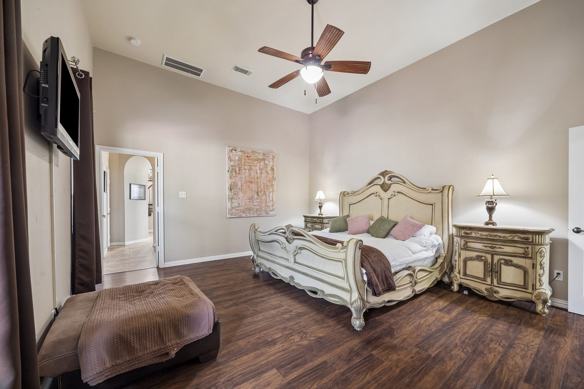 1319 Brazoswood Place, Richmond, TX 77406 The spacious 17 X 14 primary suite features soaring ceilings, rich engineered wood flooring, and abundant natural light. Boasts his/hers closets and a separated jetted tub.