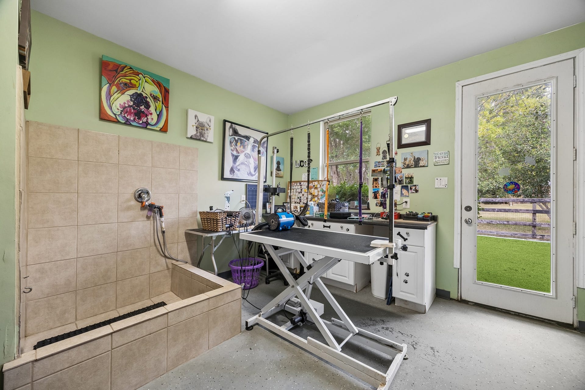 1319 Brazoswood Place, Richmond, TX 77406 Calling all pet lovers! *BONUS* Dog wash and grooming station