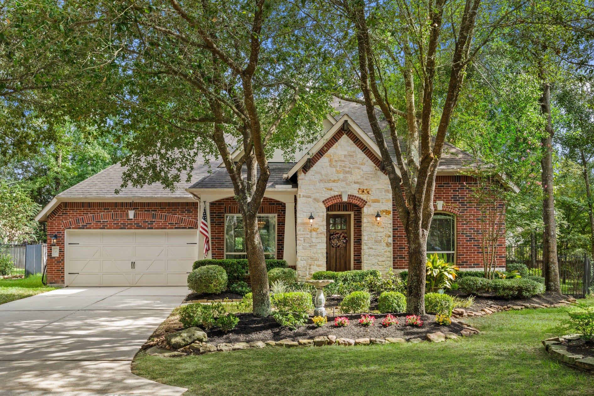 3 Blue Wildflower Pl, The Woodlands, TX 77354 Welcome to 3 Blue Wildflower Pl in desirable Sterling Ridge! This beautiful home is ideally situated at the end of a cul-de-sac on a 13,000+ SF lot. The 3-CAR GARAGE is a bonus!
