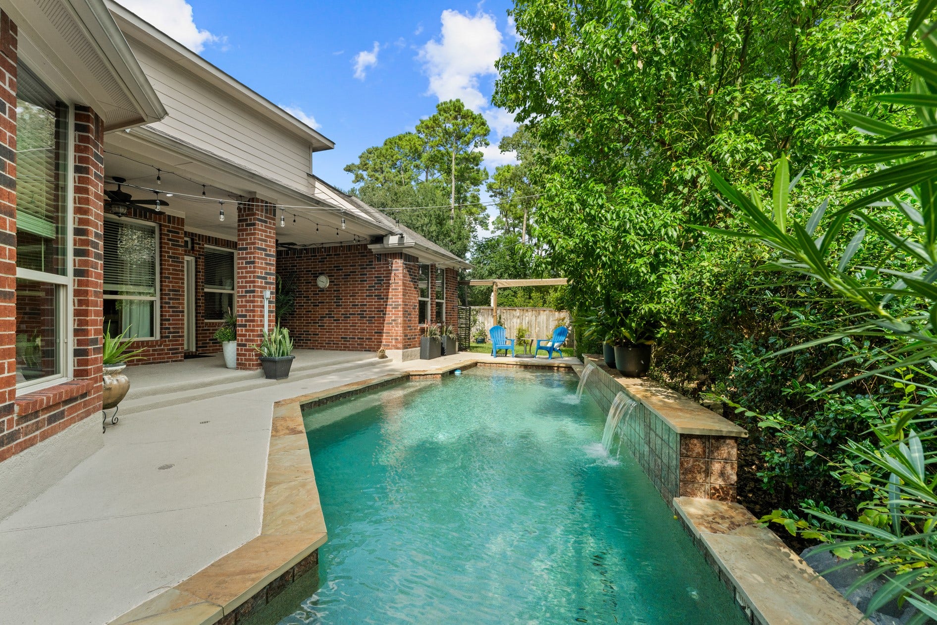 3 Blue Wildflower Pl, The Woodlands, TX 77354 Mature lush landscaping provides a natural privacy screen.