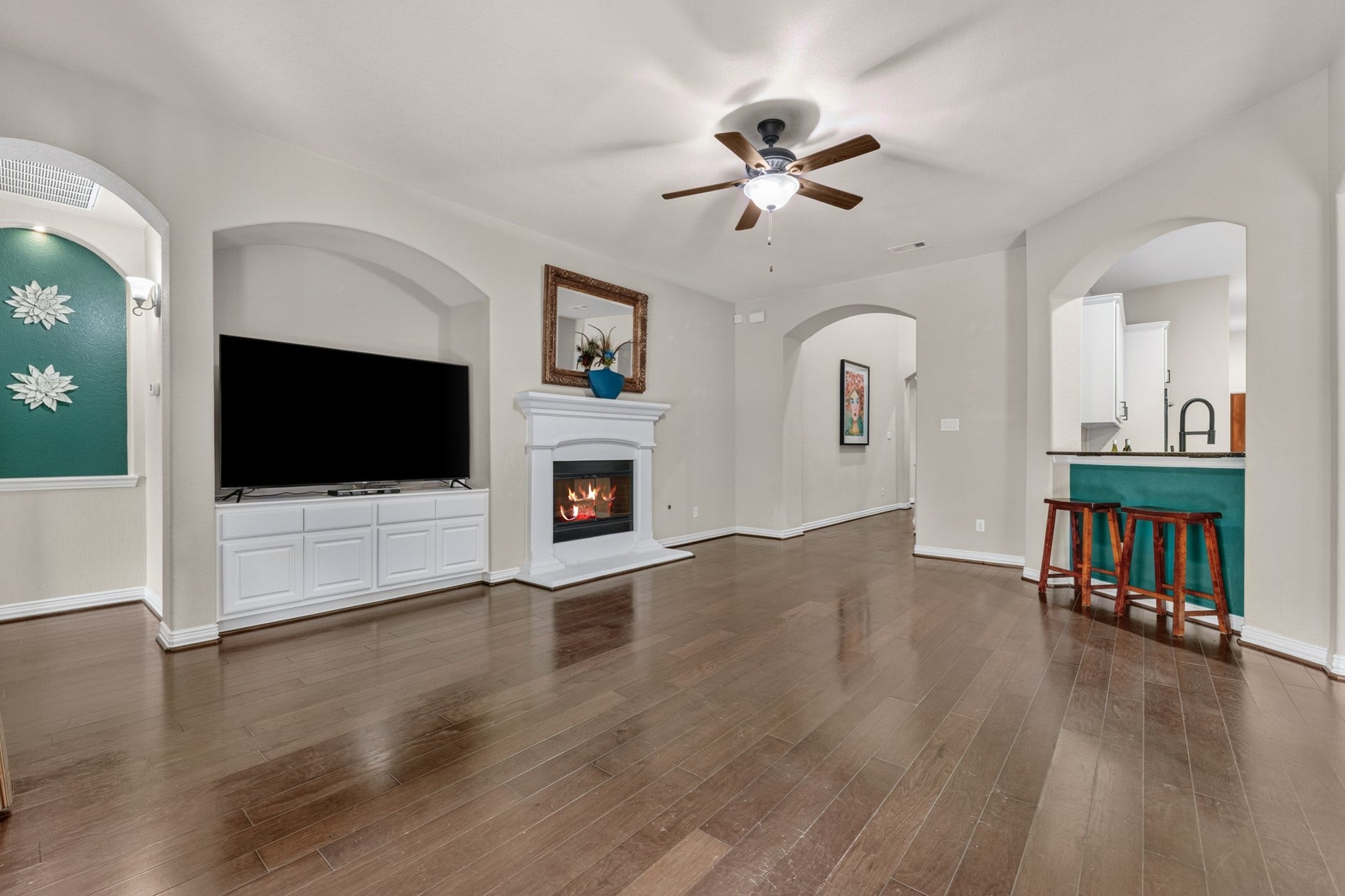 3 Blue Wildflower Pl, The Woodlands, TX 77354 Cozy up to the gas-log fireplace on chilly nights!