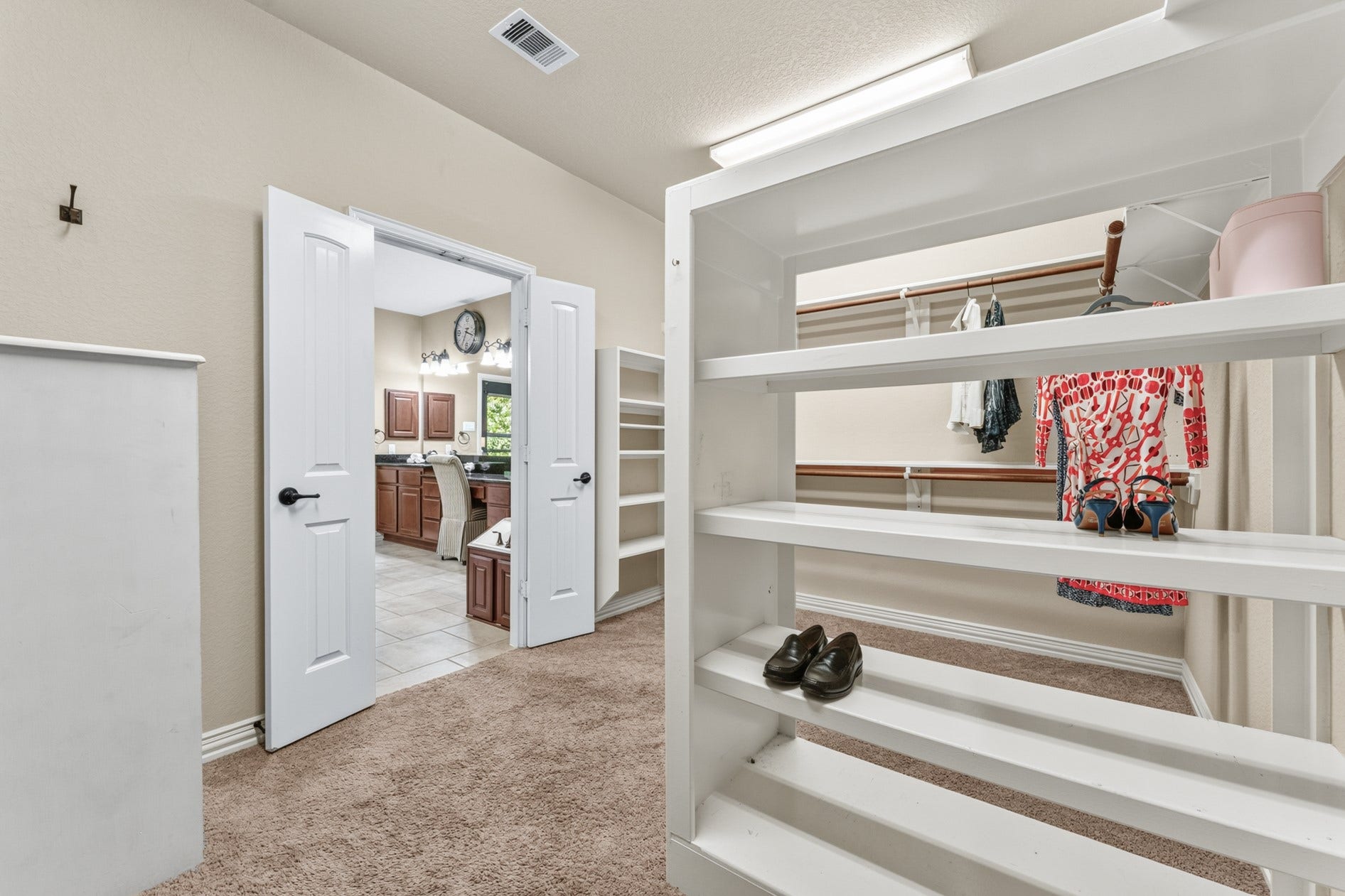 3 Blue Wildflower Pl, The Woodlands, TX 77354 Built-in shelving makes it easy to stay organized.