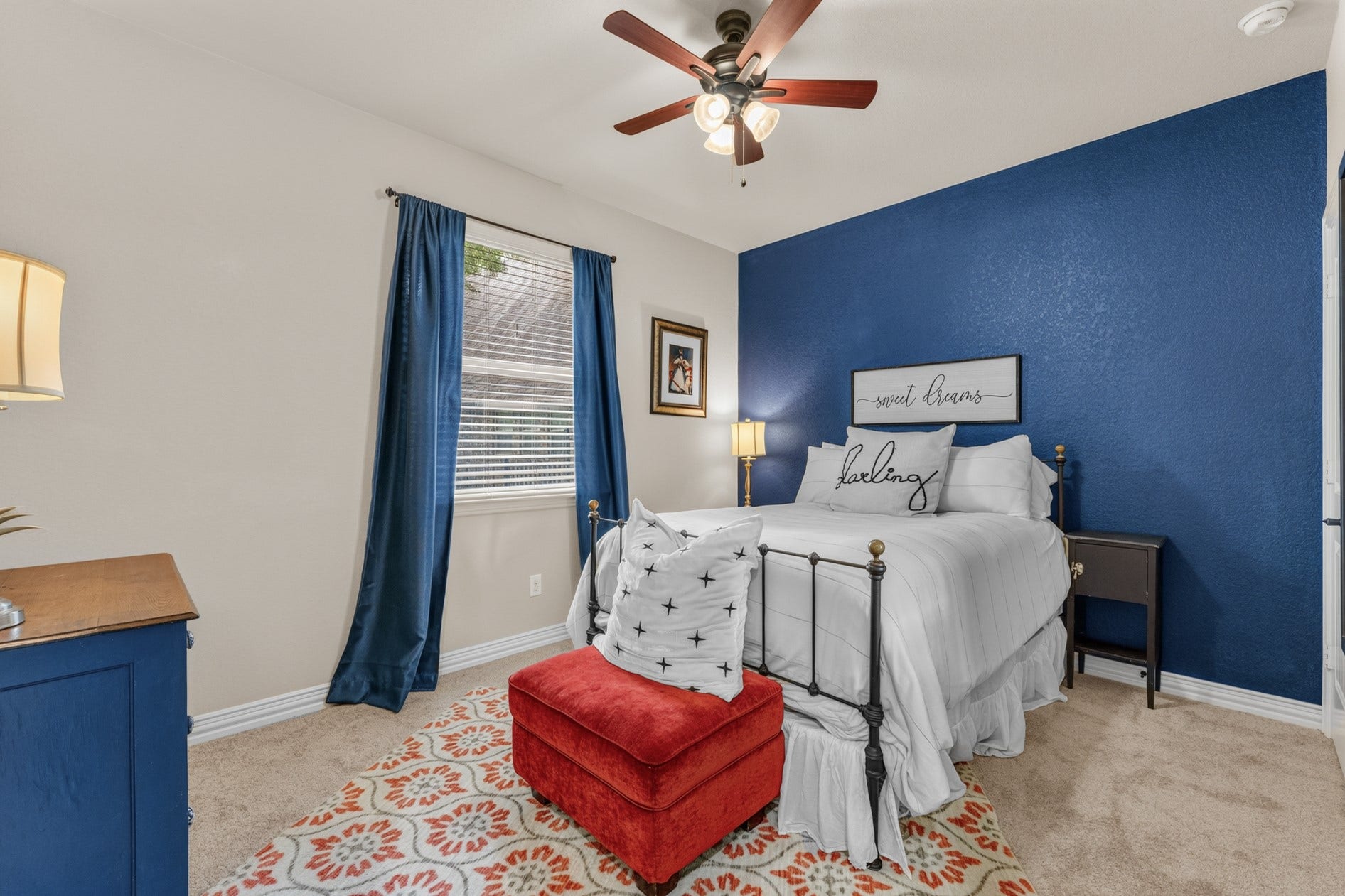 3 Blue Wildflower Pl, The Woodlands, TX 77354 One of three generously-sized guest bedrooms. All bedroom are downstairs.