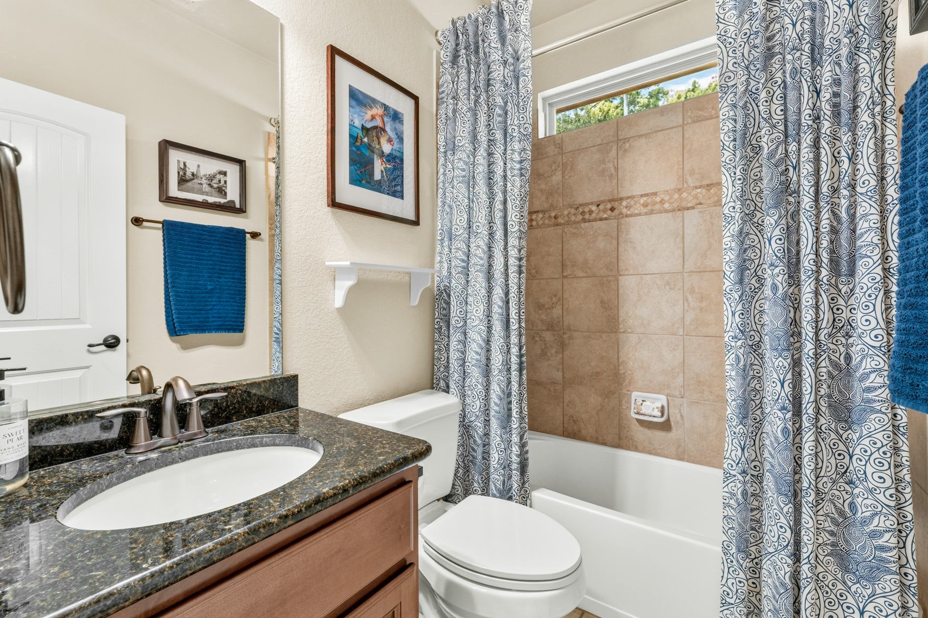 3 Blue Wildflower Pl, The Woodlands, TX 77354 This is the full bathroom located next to the third guest bedroom.