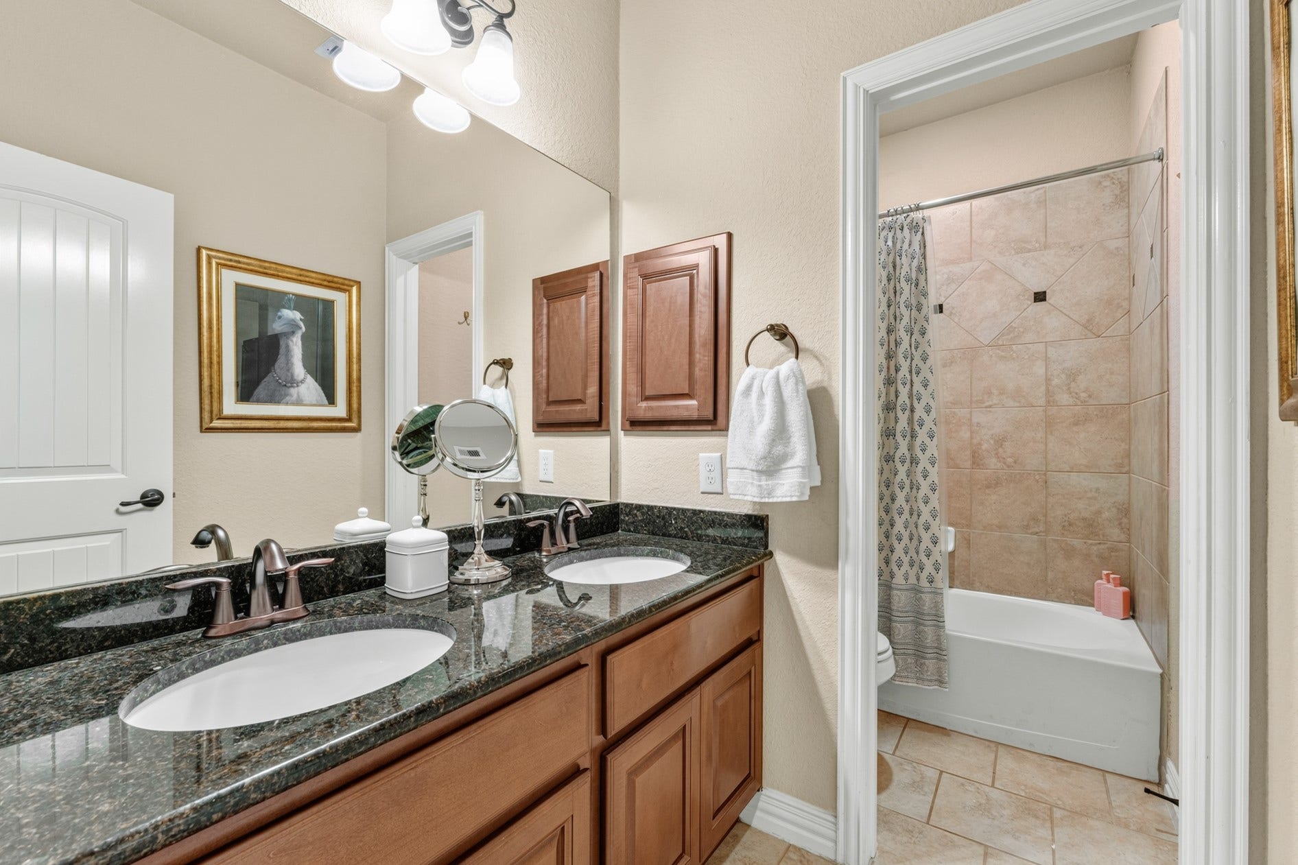 3 Blue Wildflower Pl, The Woodlands, TX 77354 Morning prep is easy for everyone in this full bathroom featuring double sinks and a separated tub/shower area! It is across the hall from two of the guest bedrooms.