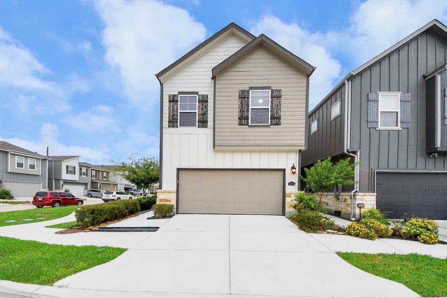 Property photo for 3830 Glossy Lake Drive, Houston, TX