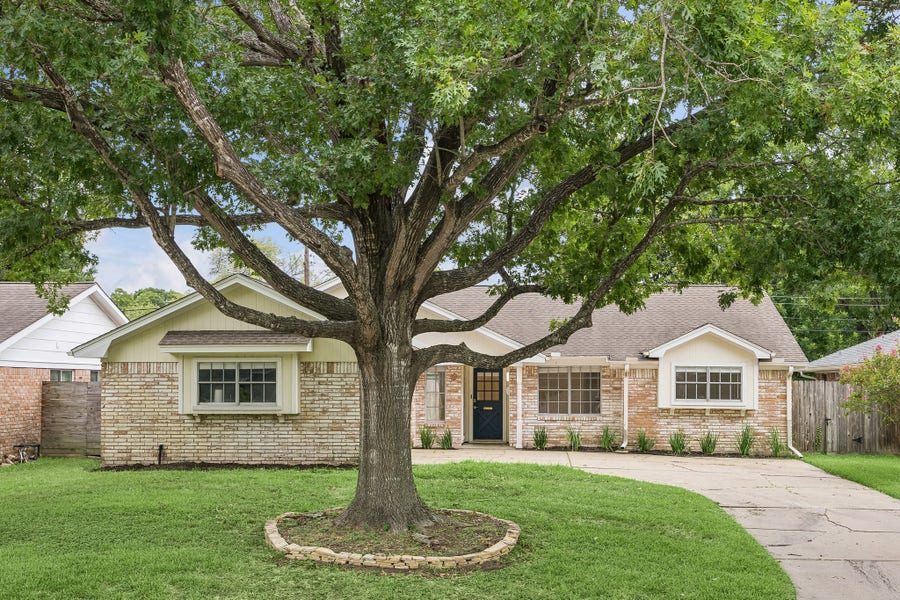 Property photo for 9418 Meadowbriar Lane, Houston, TX