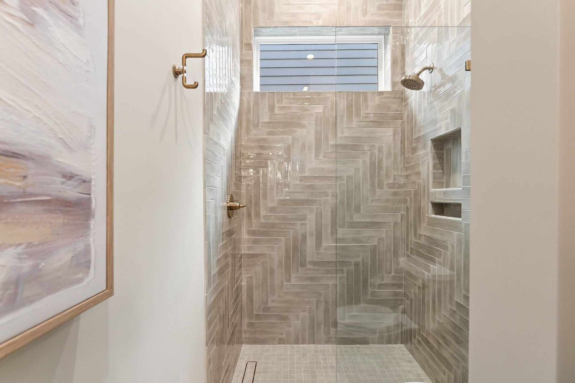 711 E 12th Street, Houston, TX 77008 A glass-enclosed shower makes this a full bath, conveniently serving the nearby study or guest bedroom.