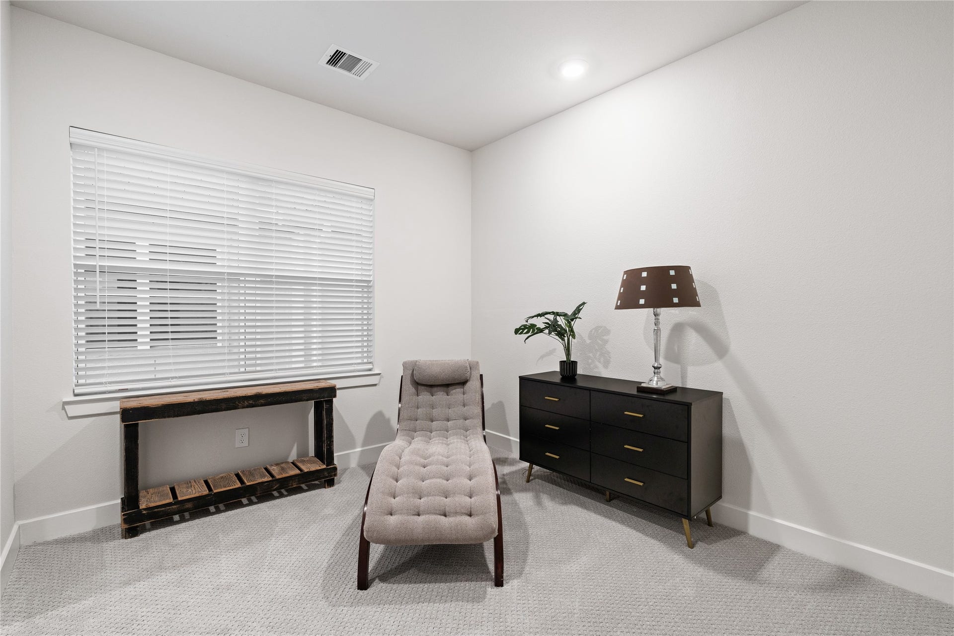 6509 Rena Street, Houston, TX 77092 Secondary bedroom with soft carpet and natural light, sized comfortably for everyday use.