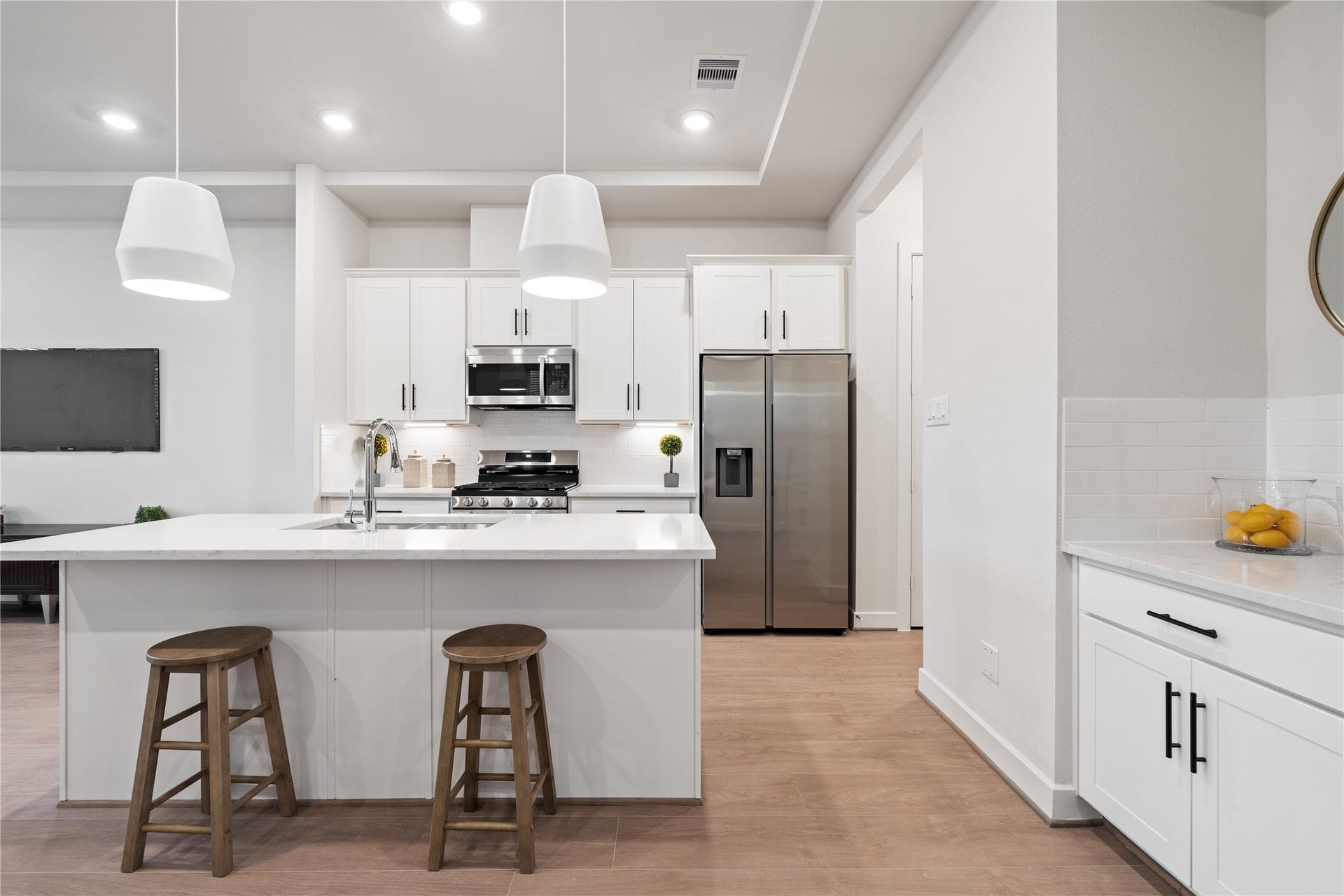 6509 Rena Street, Houston, TX 77092 Neutral finishes and Swiss engineered hardwood create a warm, modern foundation.