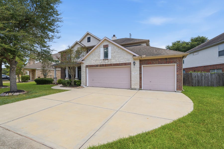 Property photo for 2117 Rushing Spring Drive, Pearland, TX