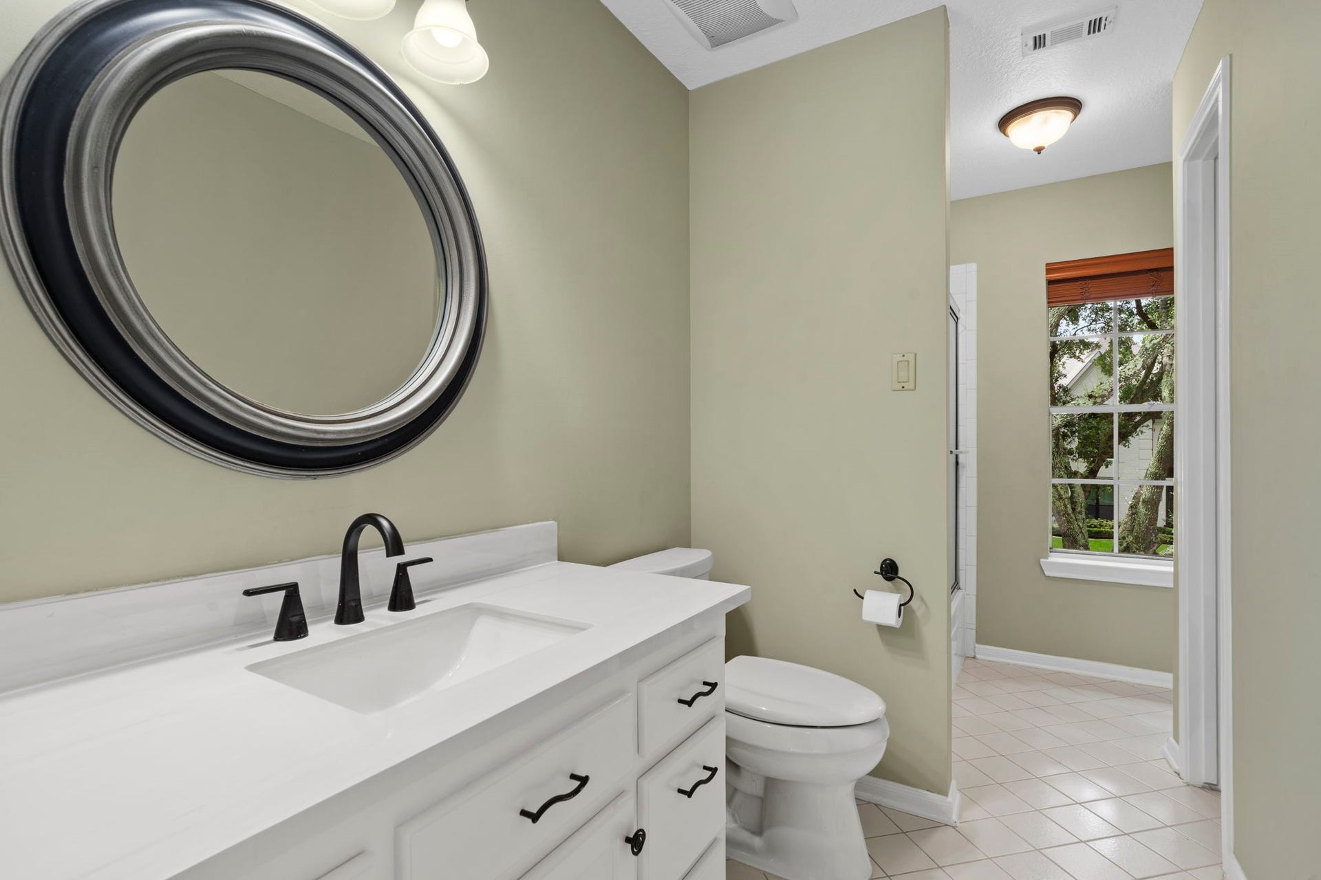 23 Saint Simons Court, Sugar Land, TX 77479 Accessible from two bedrooms, this Jack and Jill bathroom features a shower/tub combination and a linen closet.