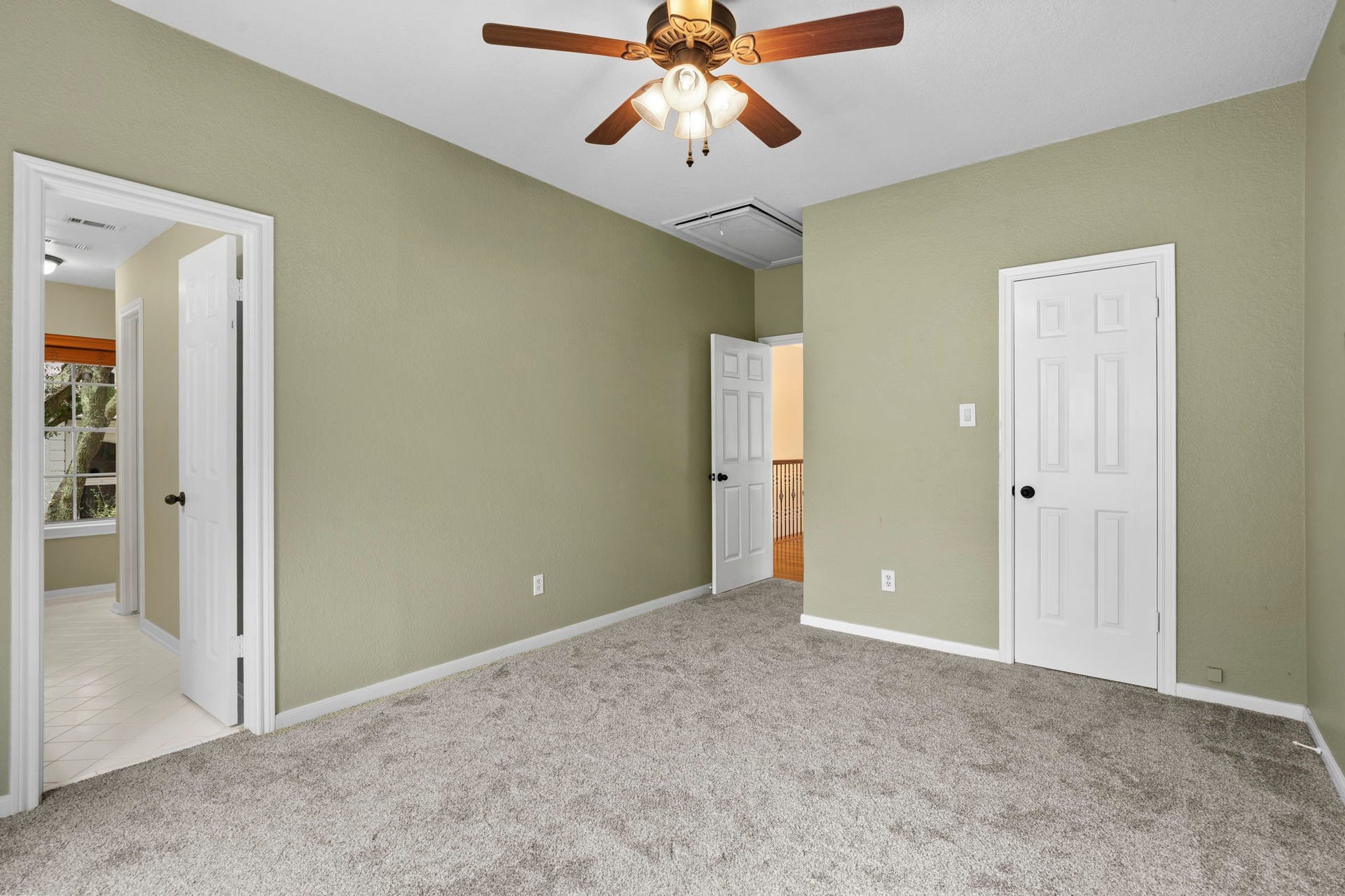 23 Saint Simons Court, Sugar Land, TX 77479 All bedrooms have access to an en suite bathroom.