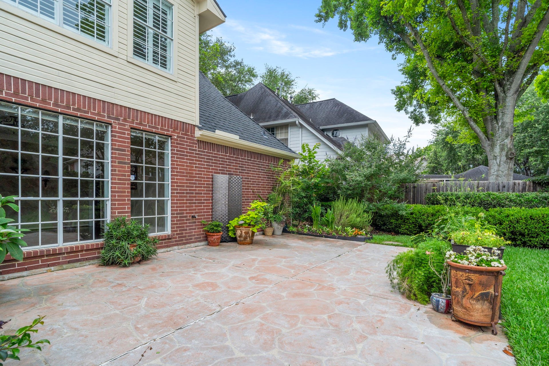 23 Saint Simons Court, Sugar Land, TX 77479 Decorative surface finishes enhance the patio, creating an inviting outdoor area for relaxing or entertaining.