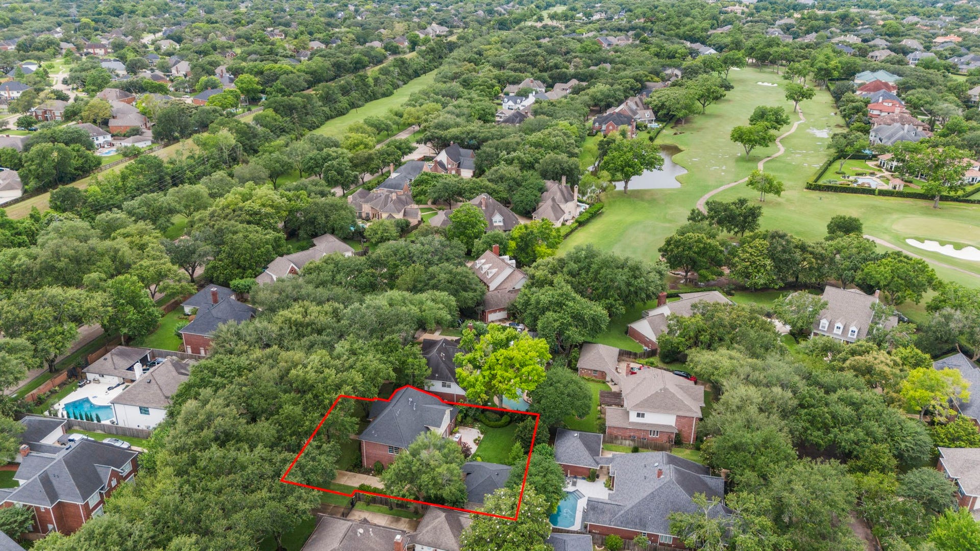 23 Saint Simons Court, Sugar Land, TX 77479 Adjacent to TPC Houston Golf Courseformerly Sweetwater Country Clubthis home offers easy access to world-class golf.