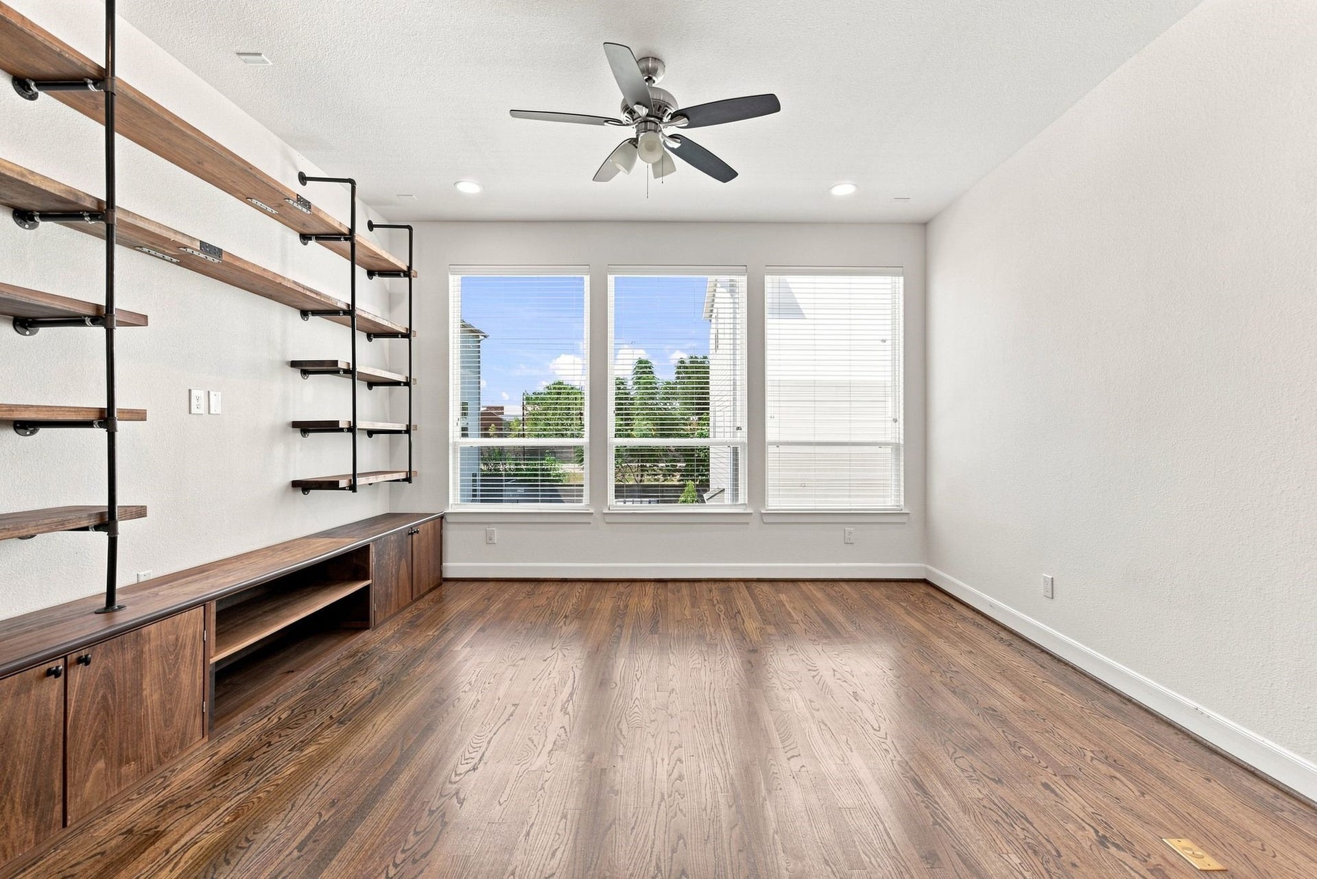 2730 Eado Edge Court, Houston, TX 77020 2730 Eado Edge Court, Houston, TX 77020