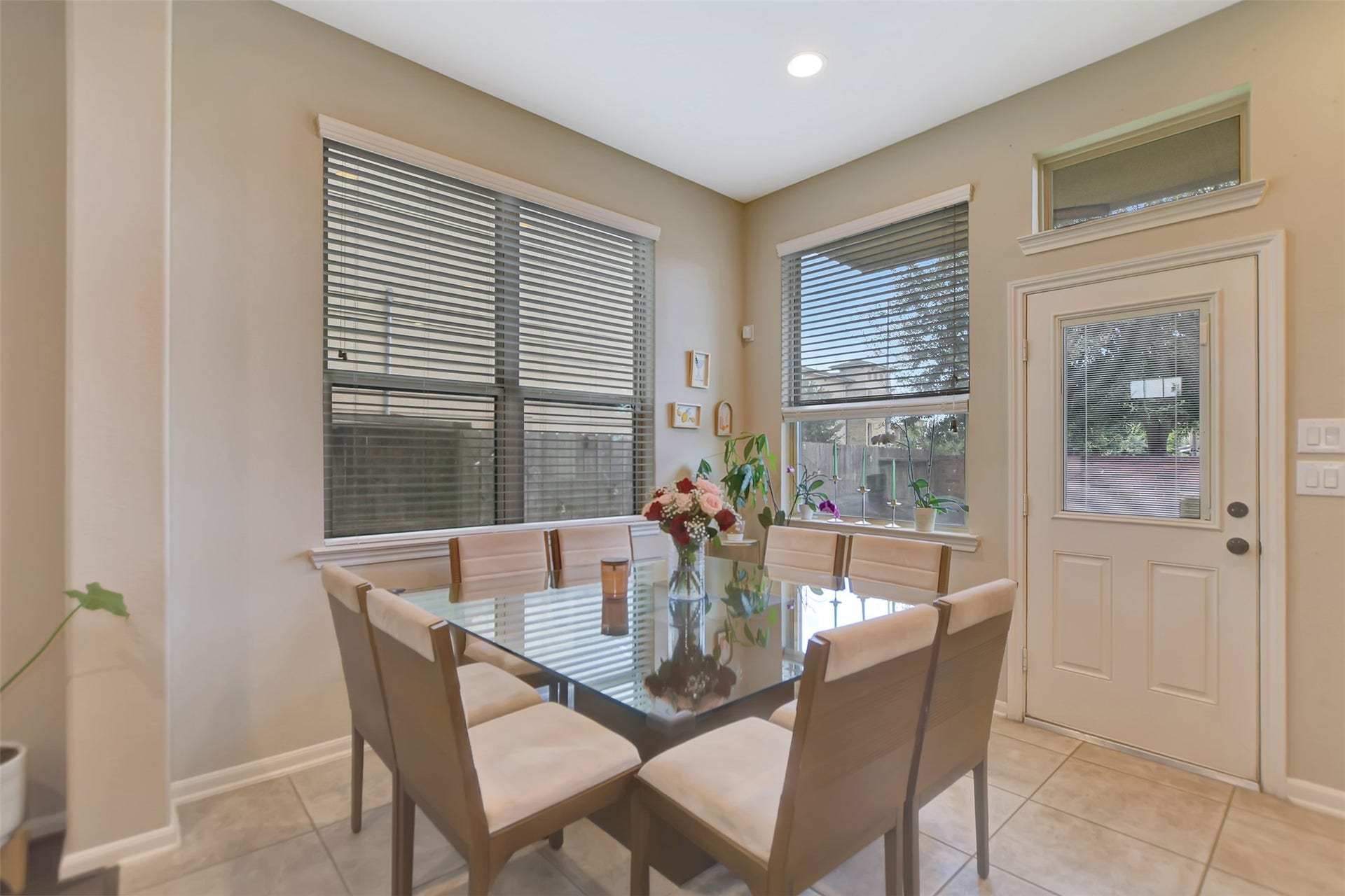Breakfast area.