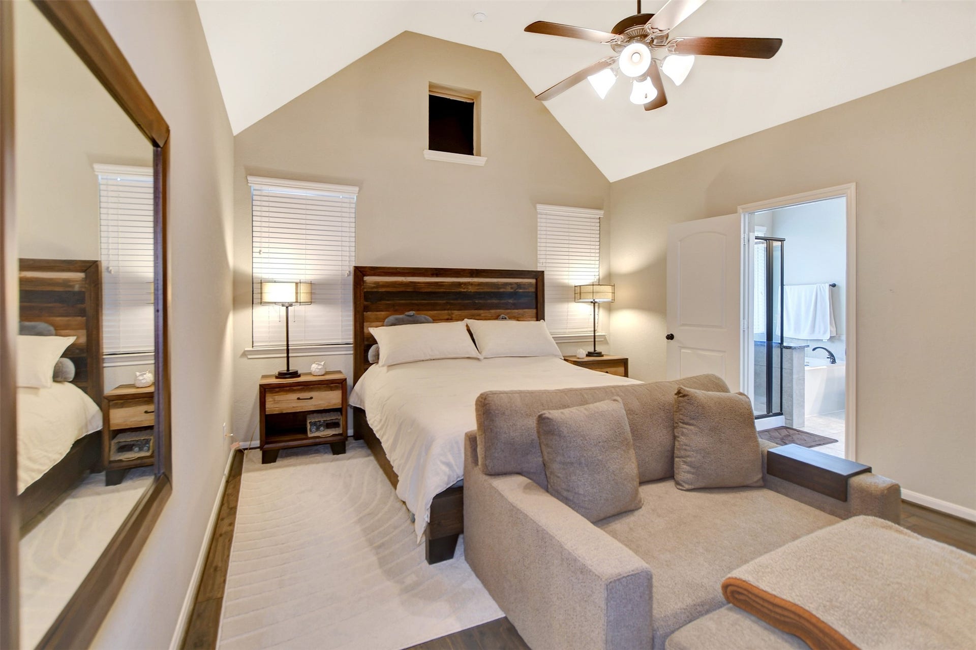 Large and spacious primary room.