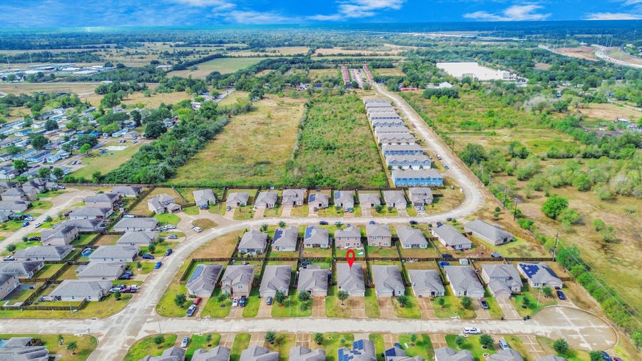 Property photo for 985 Lake View Circle W, Brookshire, TX