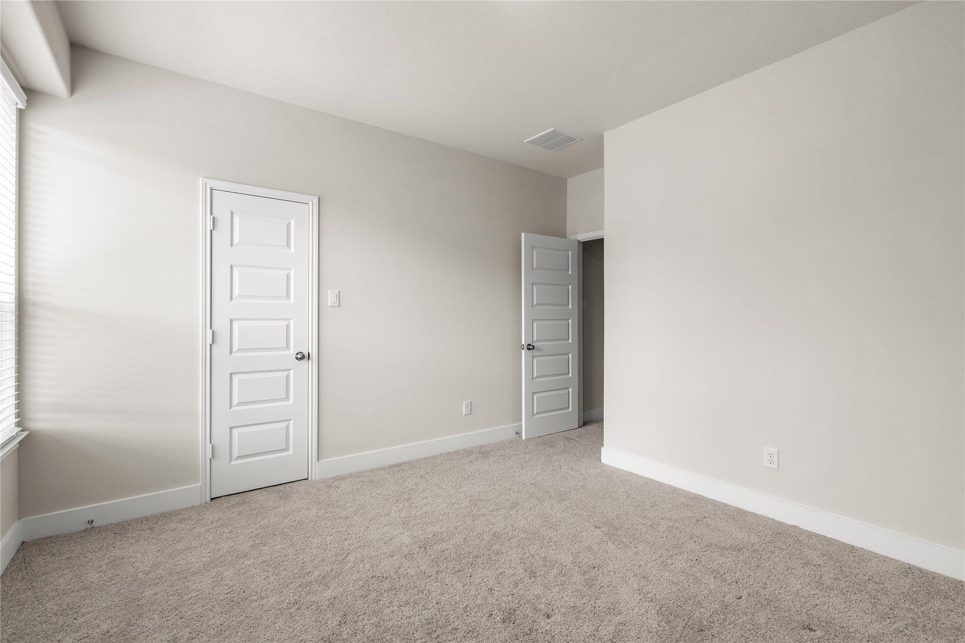 4001 Baja Lane, Houston, TX 77045 In addition to its versatile layout, the bedroom includes a walk-in closet, providing valuable storage space that helps keep the room organized and clutter-free.