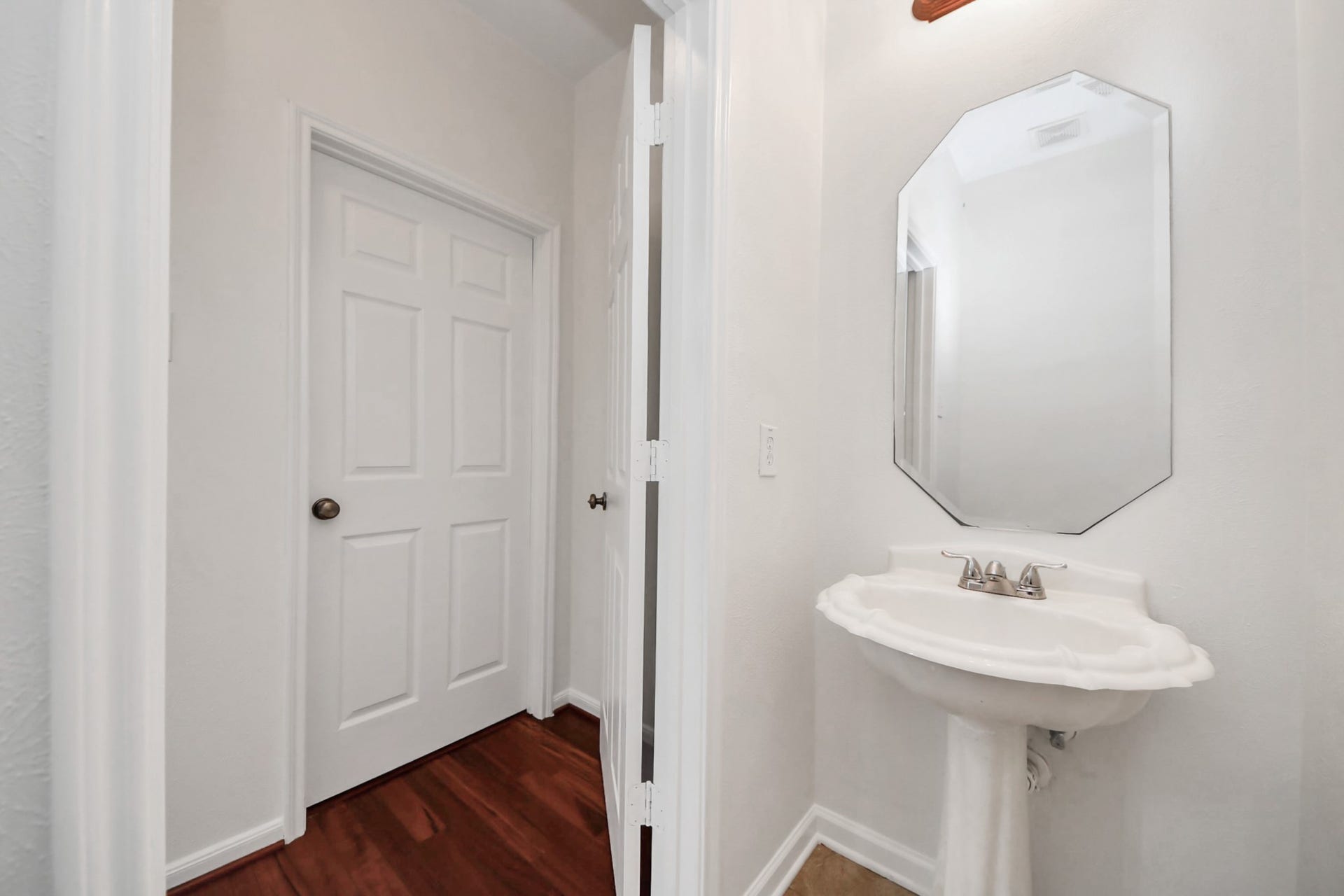 2705 Calico Creek Lane, Pearland, TX 77584 Powder Room