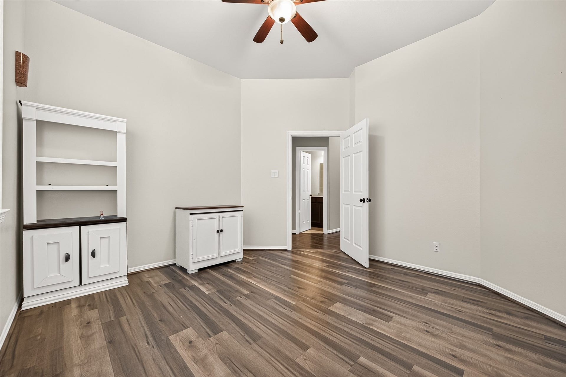 4314 Kent Ranch Court, Katy, TX 77494 Secondary bedroom with ceiling fan and wood-look flooring.