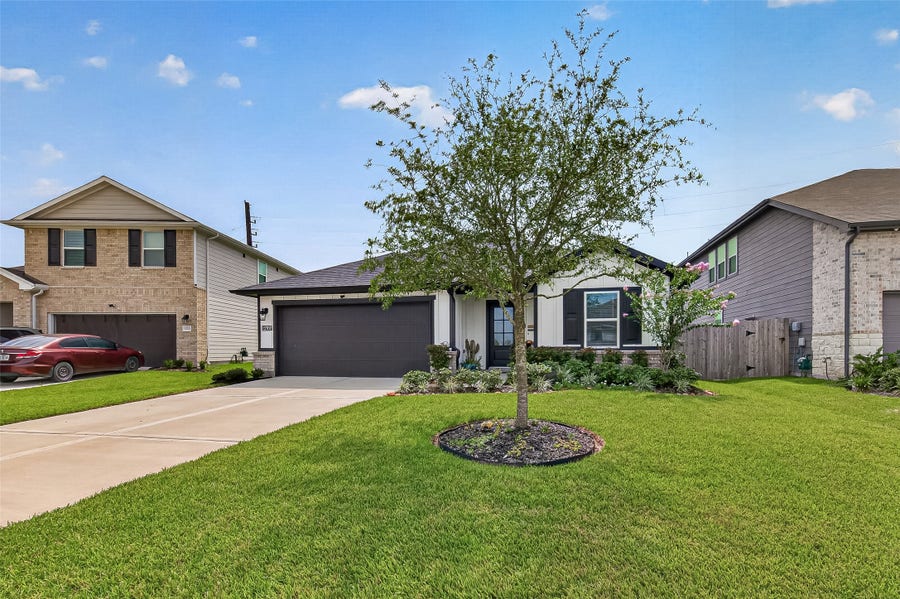 Property photo for 12707 Gabrial Drive, Crosby, TX