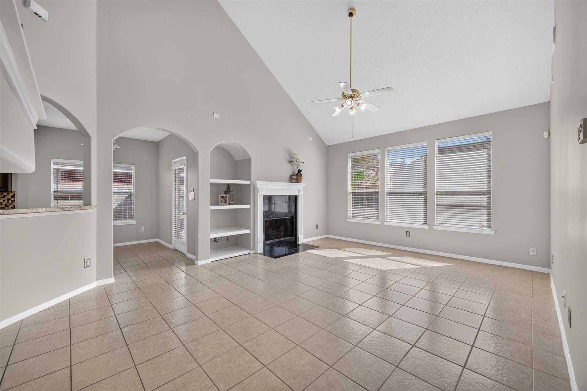 1011 Jasons Bend Drive, Sugar Land, TX 77479 Formal Living with high ceiling