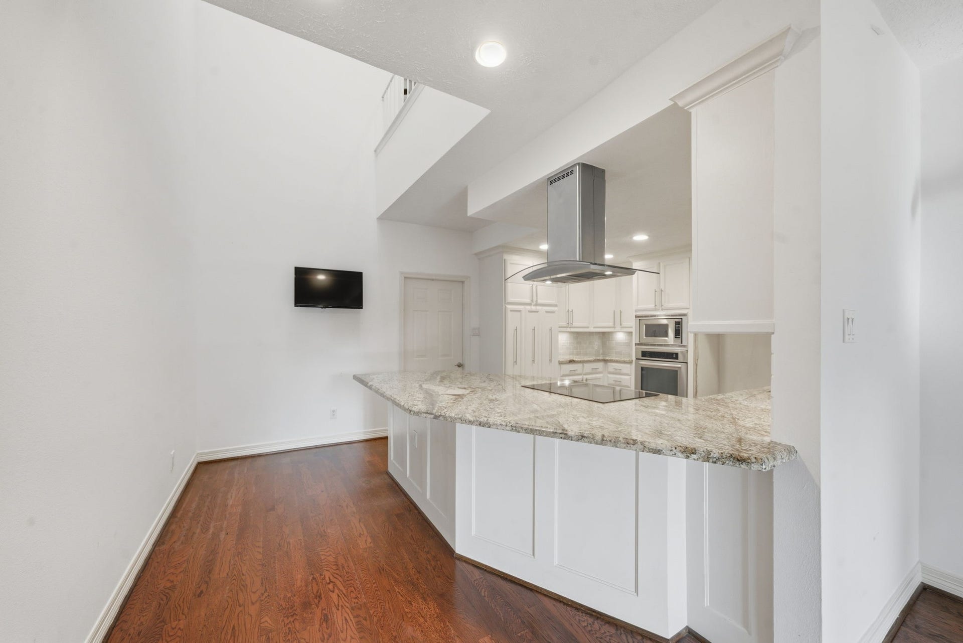 2220 Bering Drive, #34, Houston, TX 77057 DINING LEADING INTO KITCHEN AREA