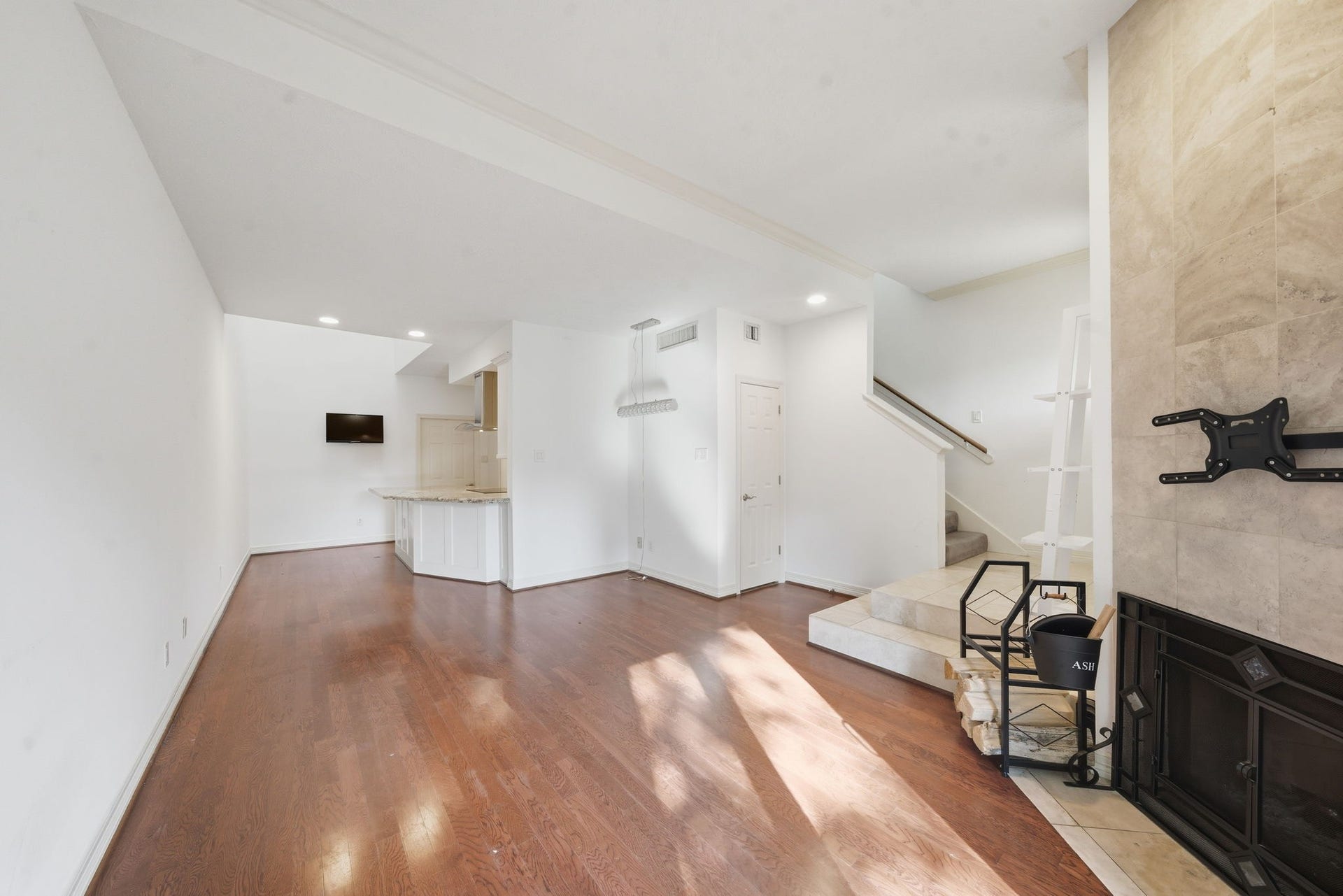 2220 Bering Drive, #34, Houston, TX 77057 LIVING ROOM