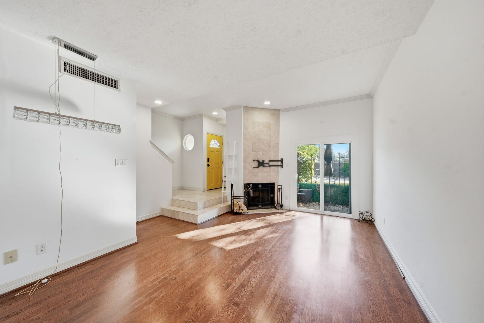 2220 Bering Drive, #34, Houston, TX 77057 LIVING ROOM