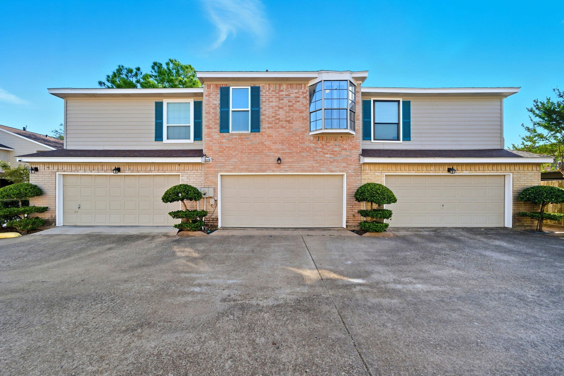 2220 Bering Drive, #34, Houston, TX 77057 GARAGE LOCATED IN THE MIDDLE