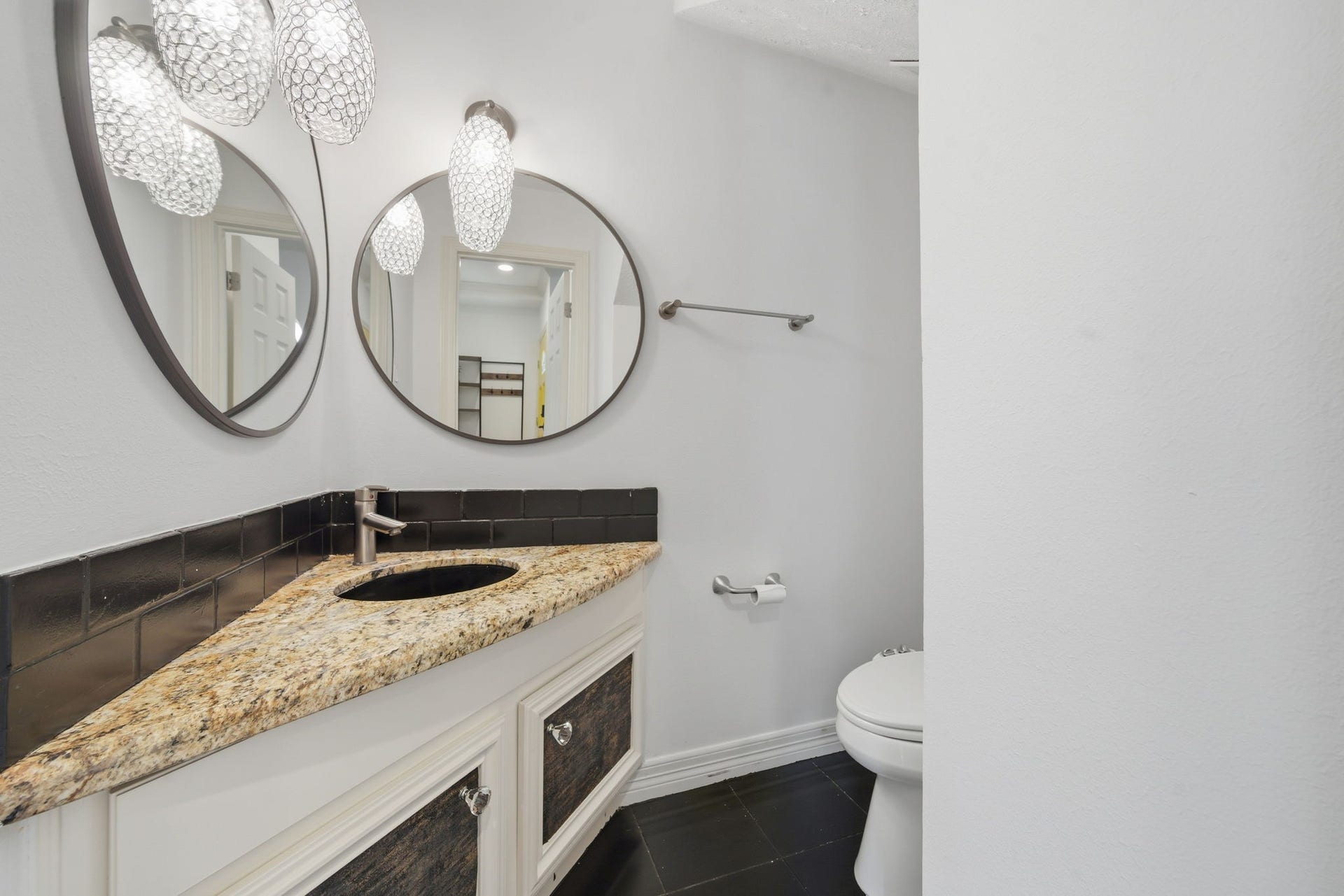 2220 Bering Drive, #34, Houston, TX 77057 DOWNSTAIRS HALF BATHROOM