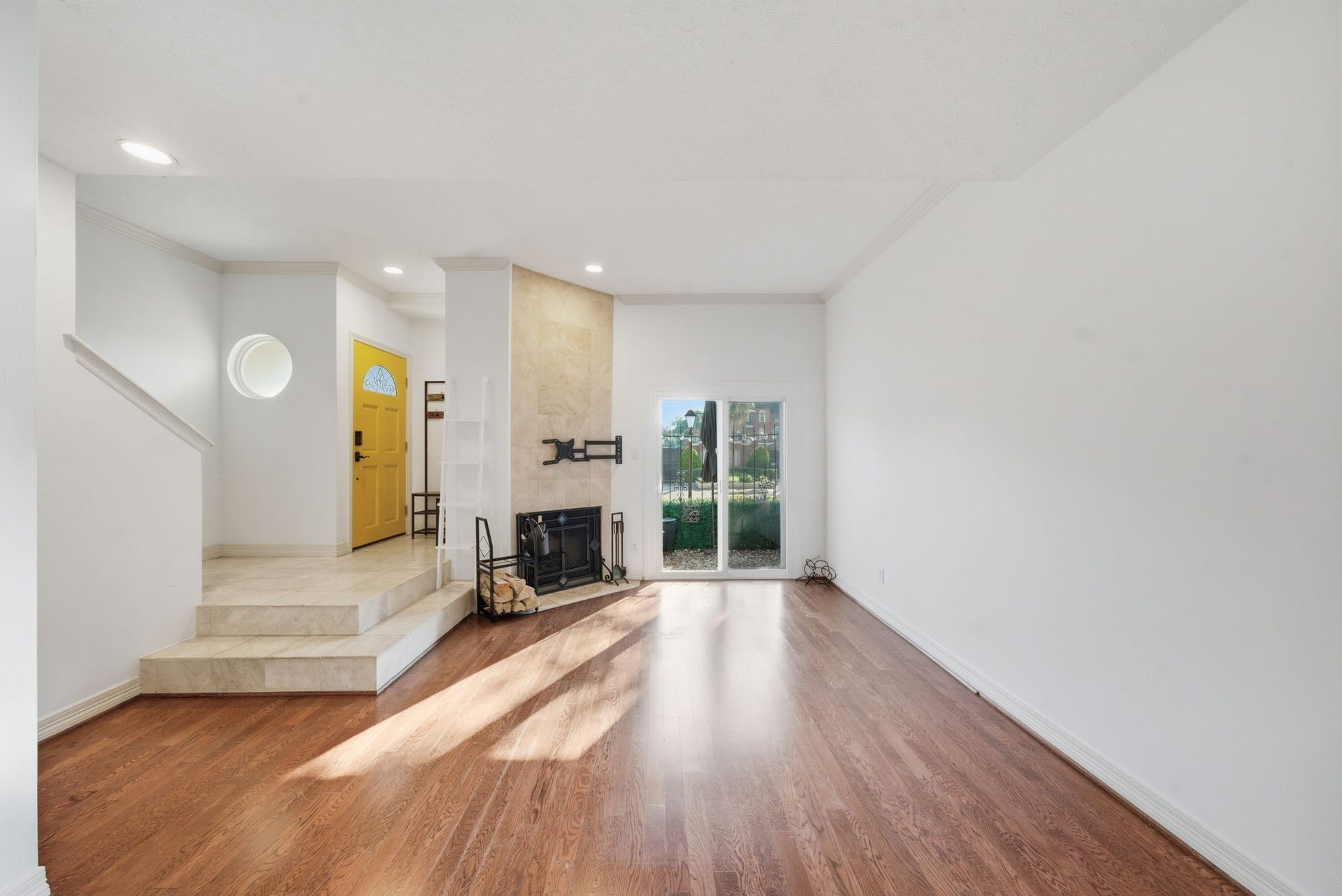2220 Bering Drive, #34, Houston, TX 77057 LIVING ROOM