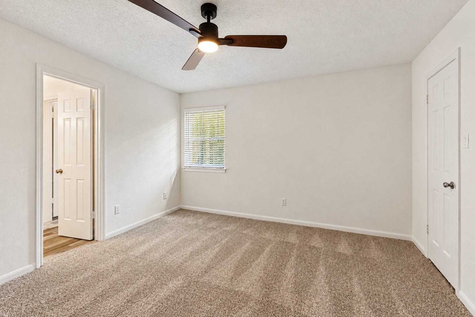 2713 N Logrun Circle, Spring, TX 77380 Another spacious upstairs bedroom offers a walk-in closet, ceiling fan & access to a Jack-and-Jill bath shared with the adjoining bedrooman ideal arrangement for siblings or guests.