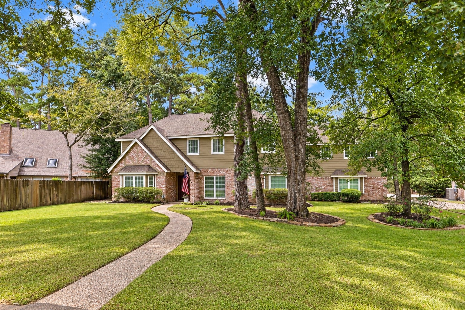 2713 N Logrun Circle, Spring, TX 77380 Set on a spacious wooded cul-de-sac lot, the home is surrounded by the mature trees and natural beauty that make established Woodlands neighborhoods so special.