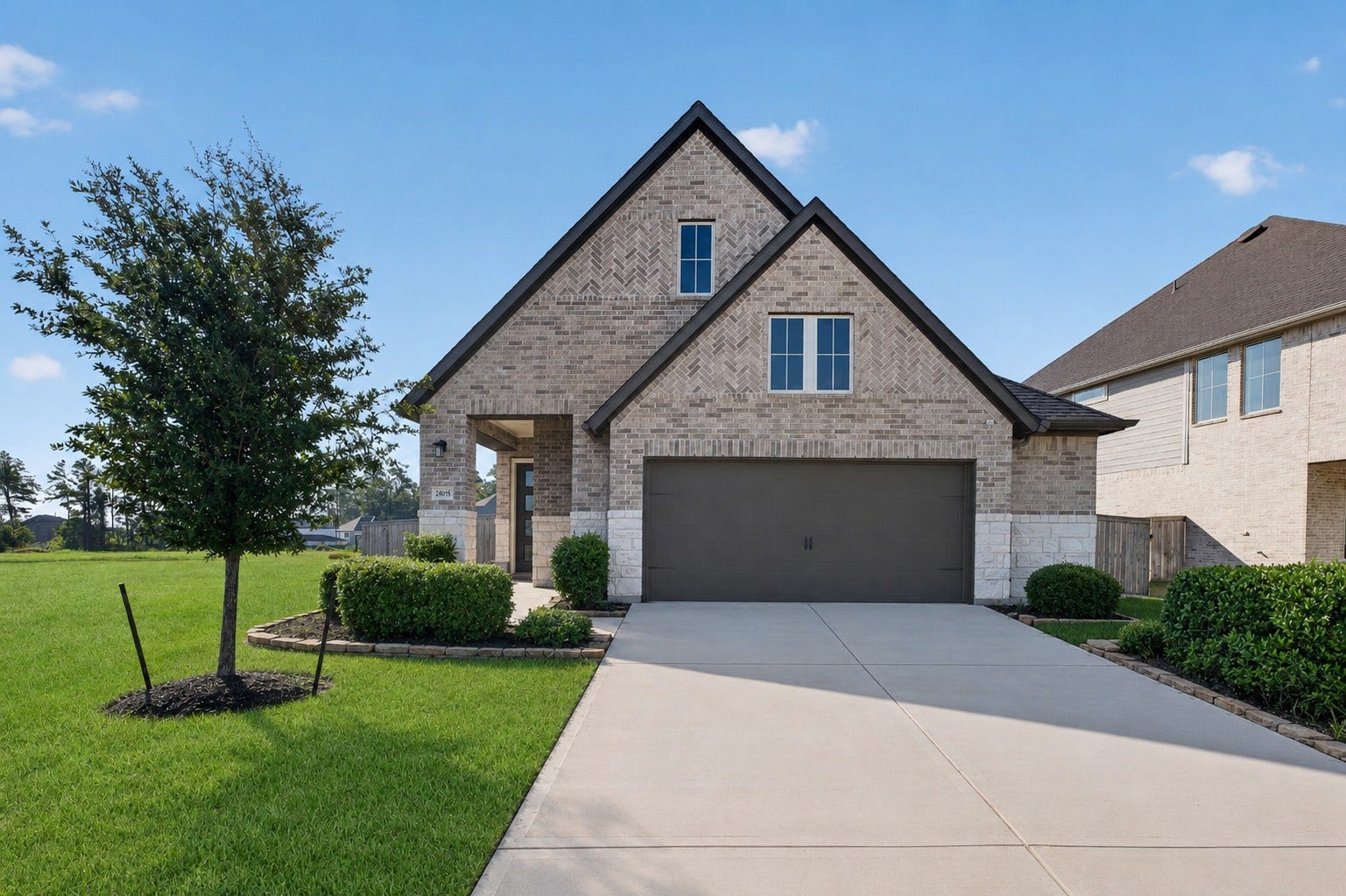 24638 Carleton Lake Lane, Tomball, TX 77375 Welcome to 24638 Carleton Lake on a spacious corner lot in the Lakes at Creekside with many wonderful community amenities.