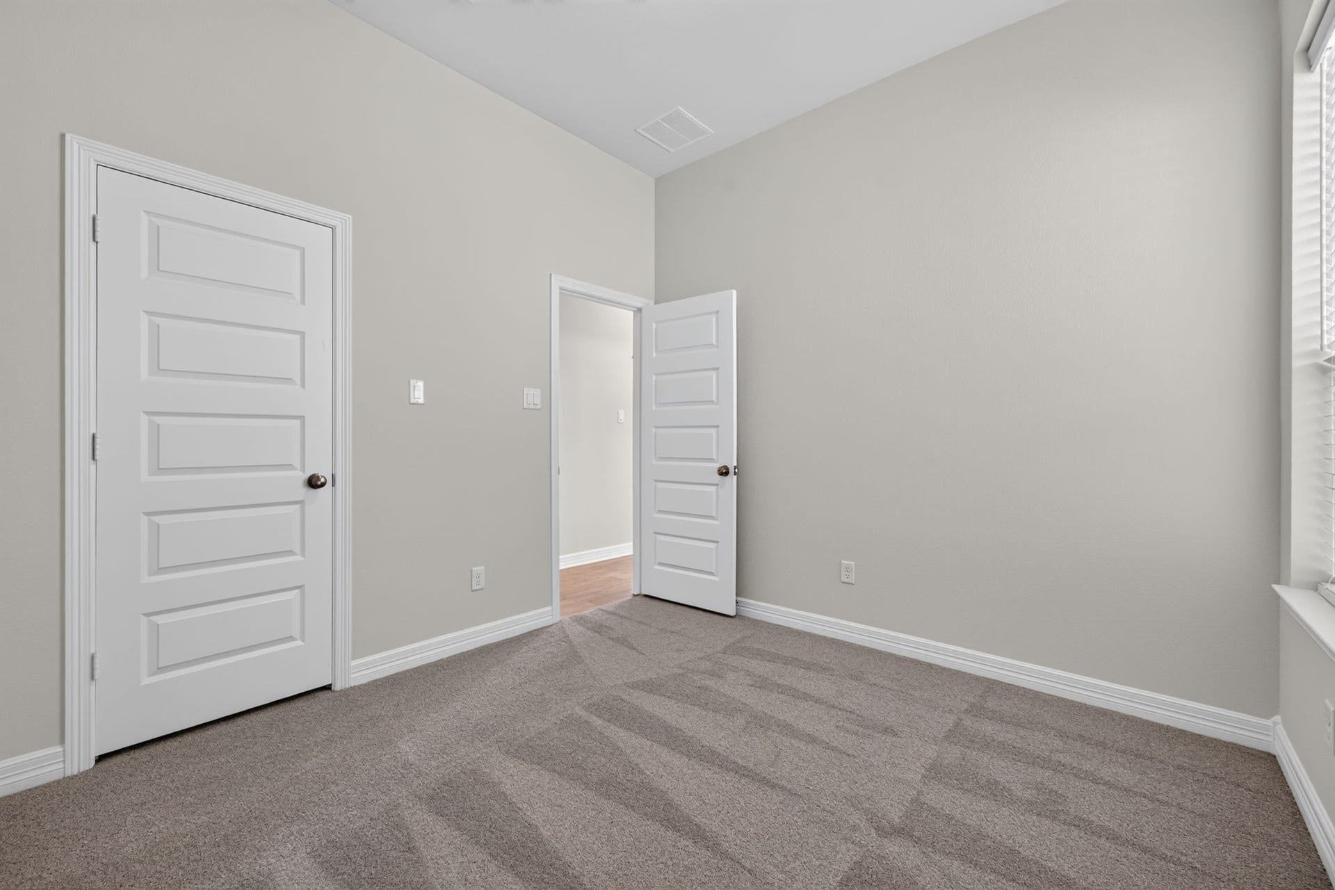 24638 Carleton Lake Lane, Tomball, TX 77375 Bedroom 3 has a desirable walk-in closet.